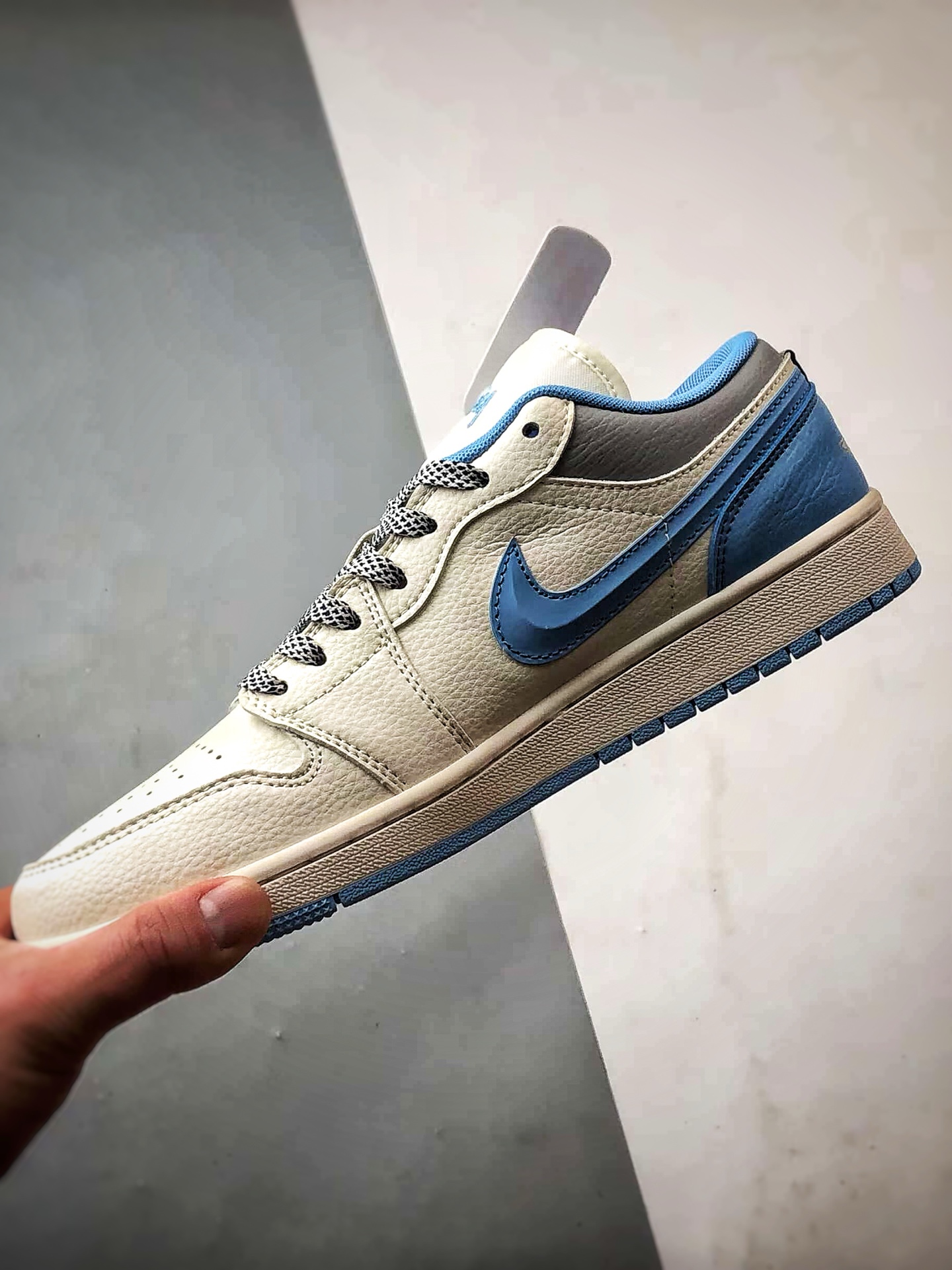 270 Air Jordan 1 Low ”高端定制” 斯图西米白蓝反光钩 XS6086-559