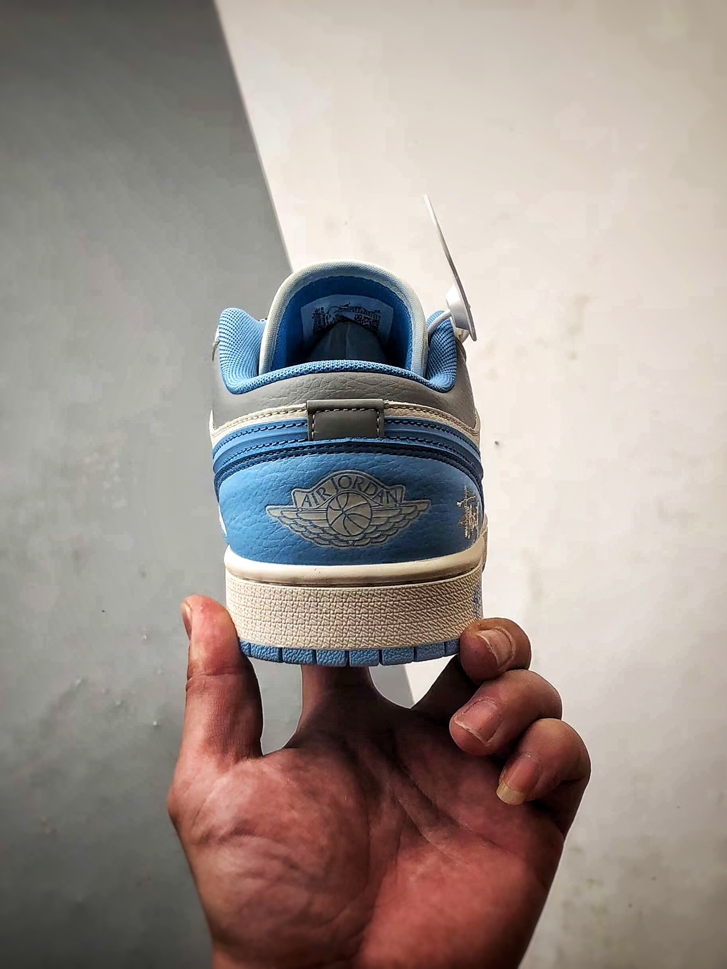 270 Air Jordan 1 Low ”高端定制” 斯图西米白蓝反光钩 XS6086-559