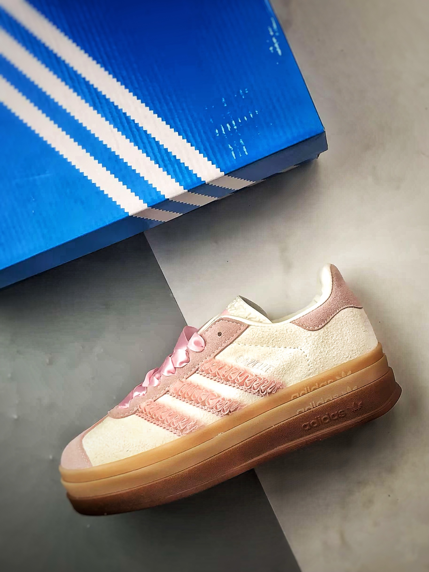 AD Originals Gazelle Bold 白粉 厚底防滑休闲板鞋 JR8374