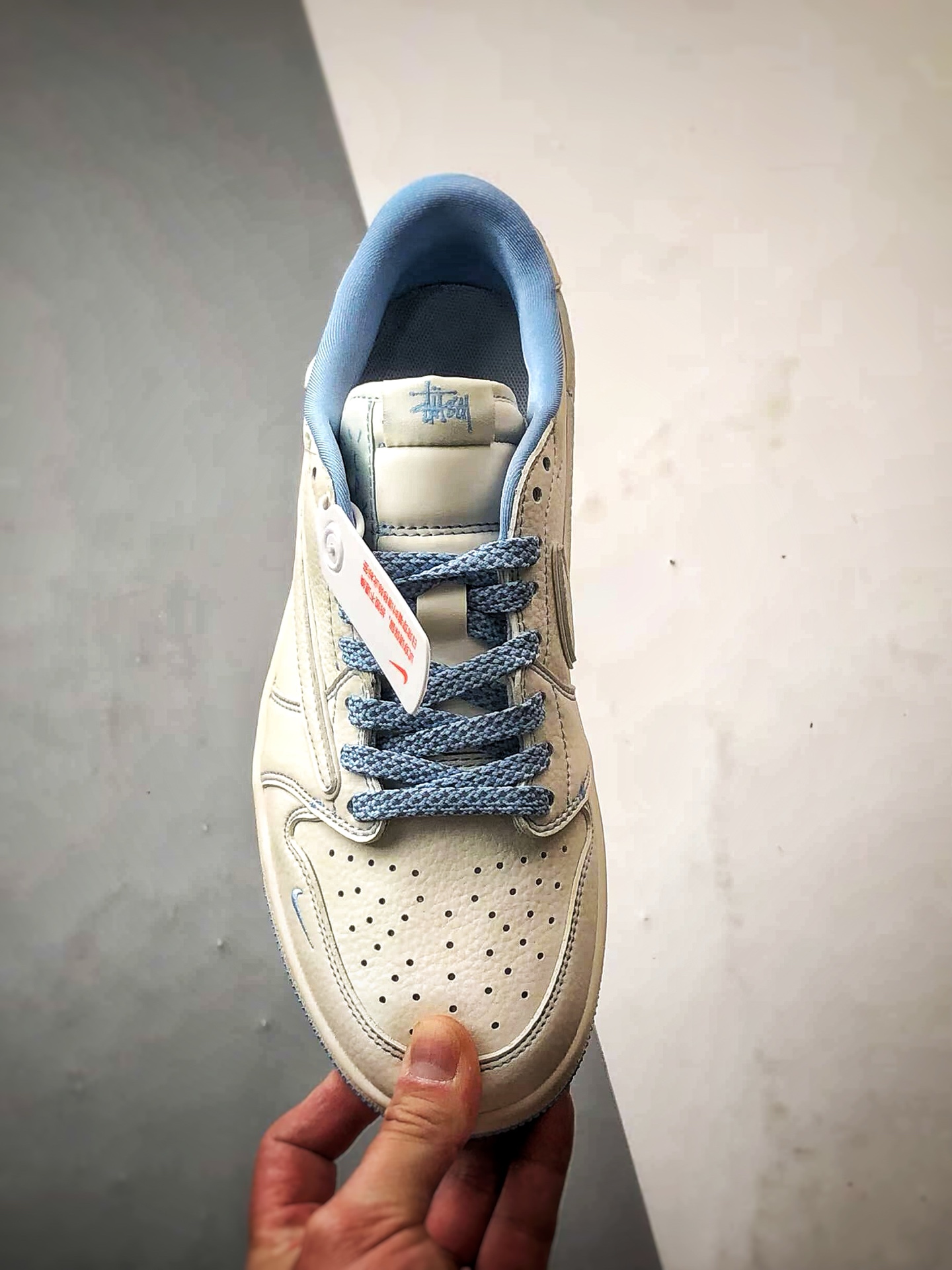 Air Jordan 1 Low ”高端定制” 斯图西米白蓝倒钩 ZH2598-229
