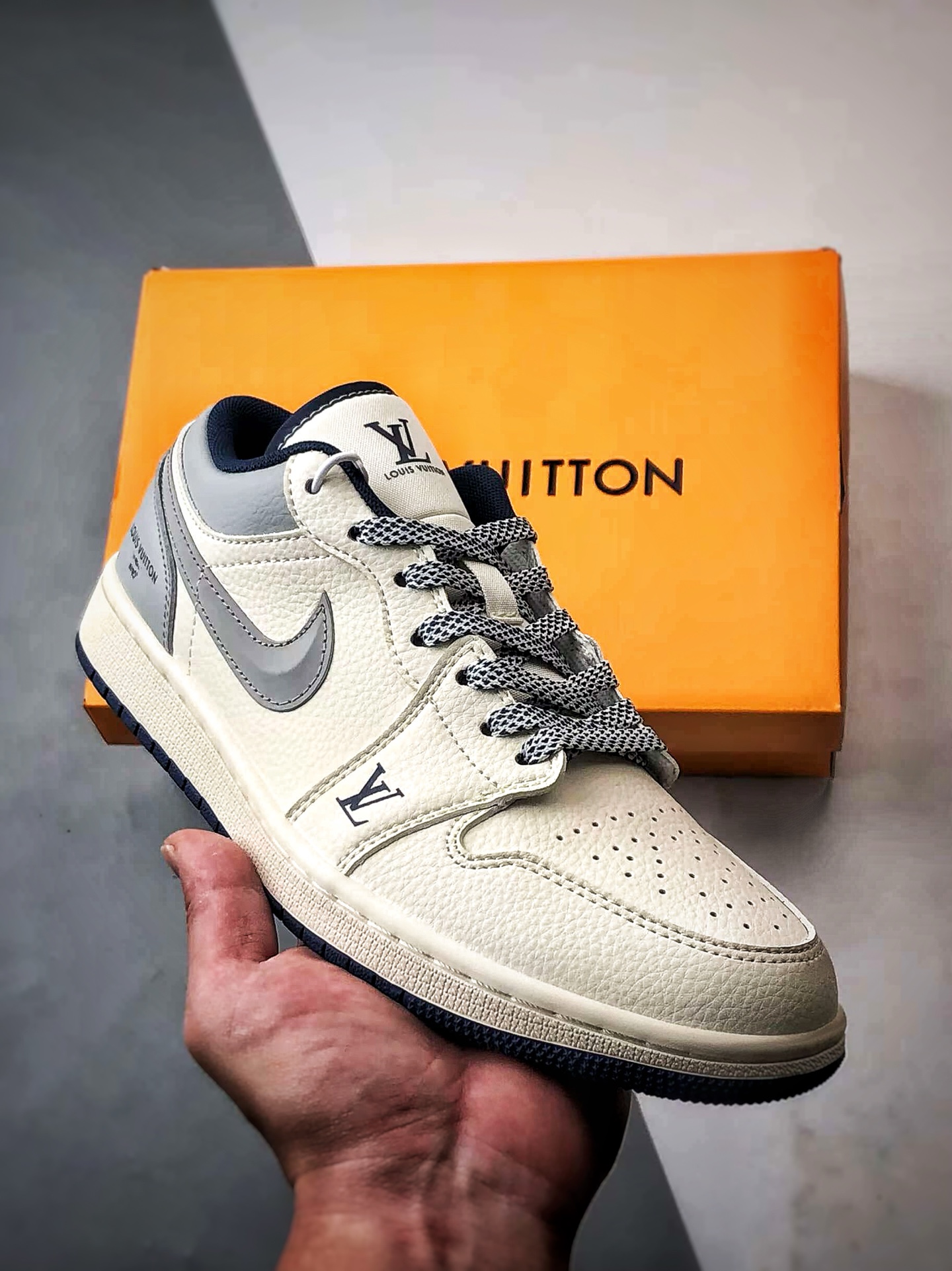 290 Air Jordan 1 Low ”高端定制” LV米灰蓝反光钩 XS6086-557
