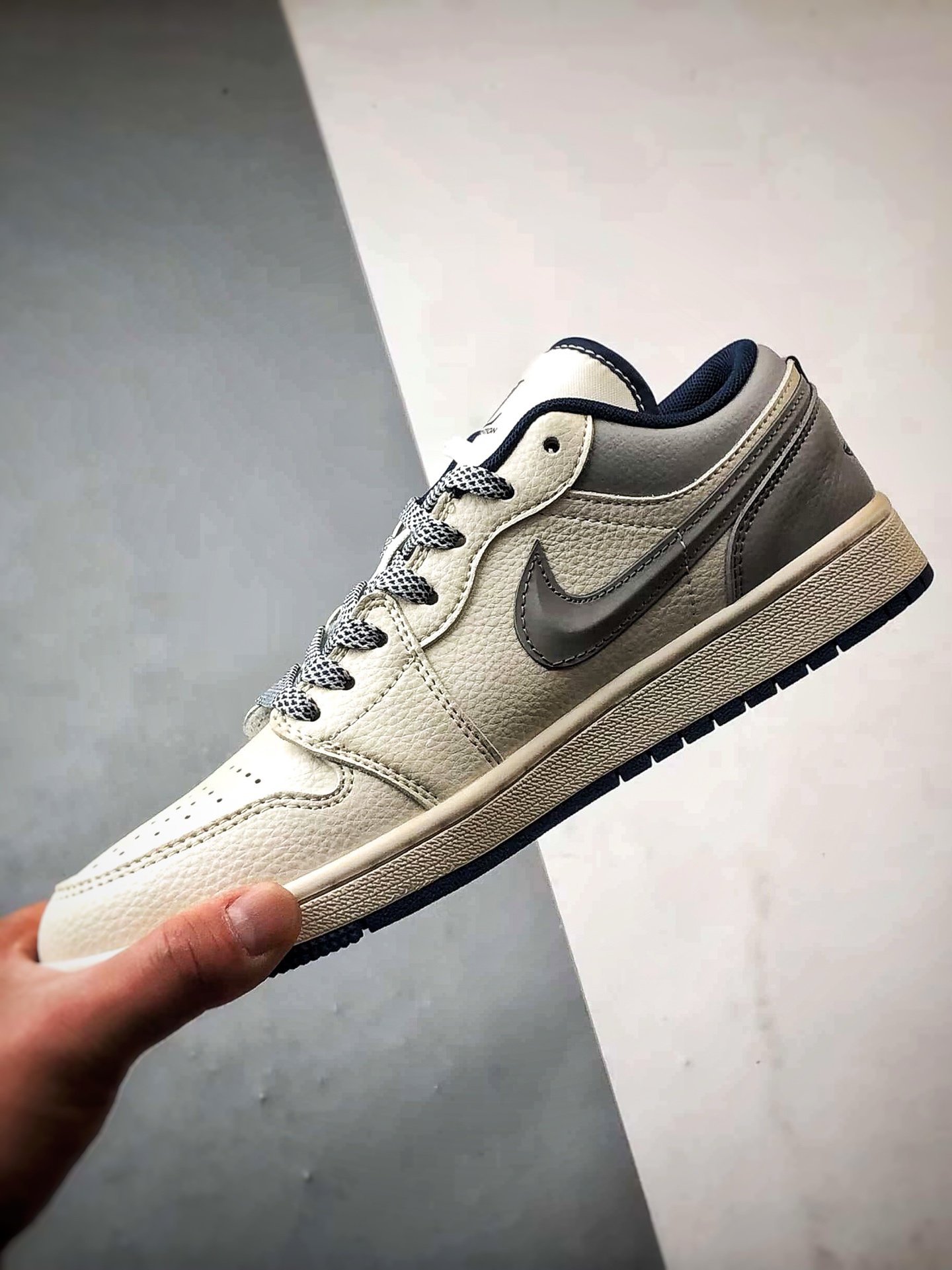 290 Air Jordan 1 Low ”高端定制” LV米灰蓝反光钩 XS6086-557