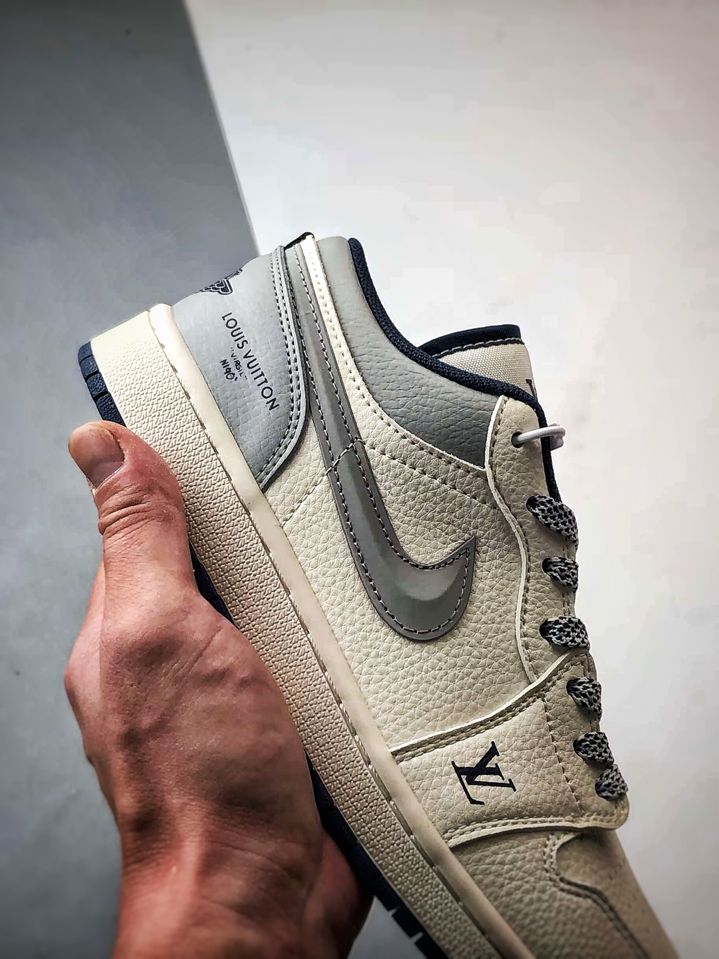 290 Air Jordan 1 Low ”高端定制” LV米灰蓝反光钩 XS6086-557