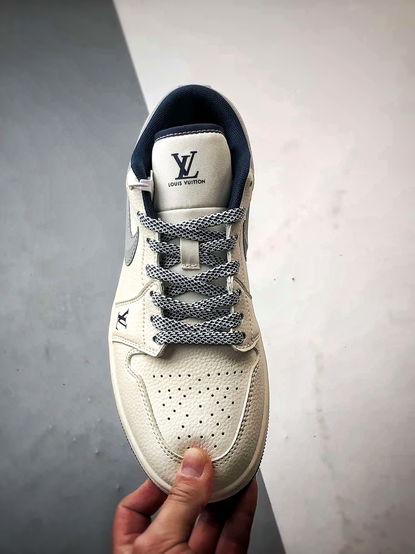 290 Air Jordan 1 Low ”高端定制” LV米灰蓝反光钩 XS6086-557