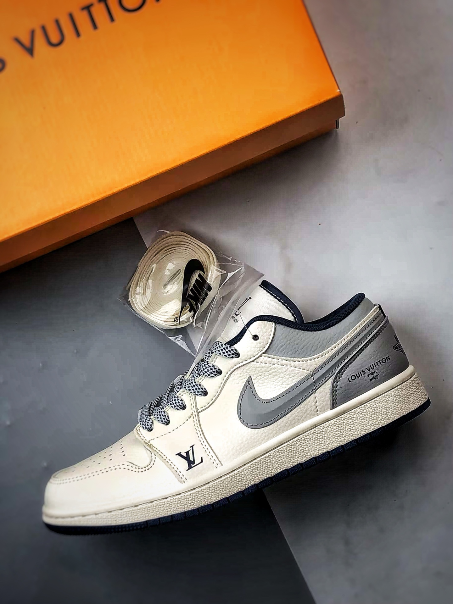 290 Air Jordan 1 Low ”高端定制” LV米灰蓝反光钩 XS6086-557
