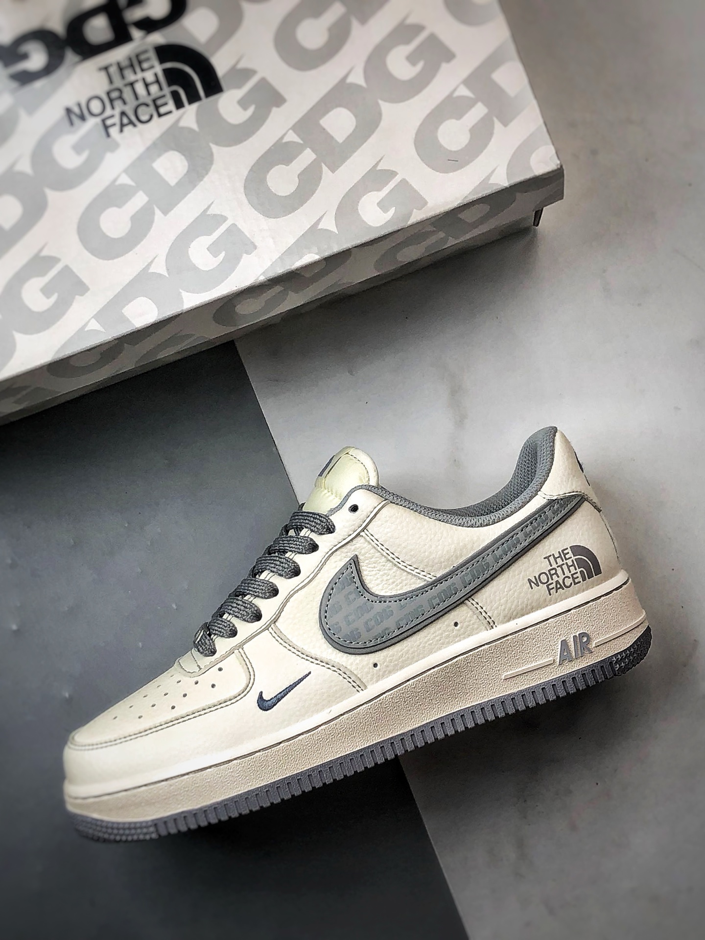 280 TNF x Air Force 1 Low 米灰印字反光钩 HH7518-052