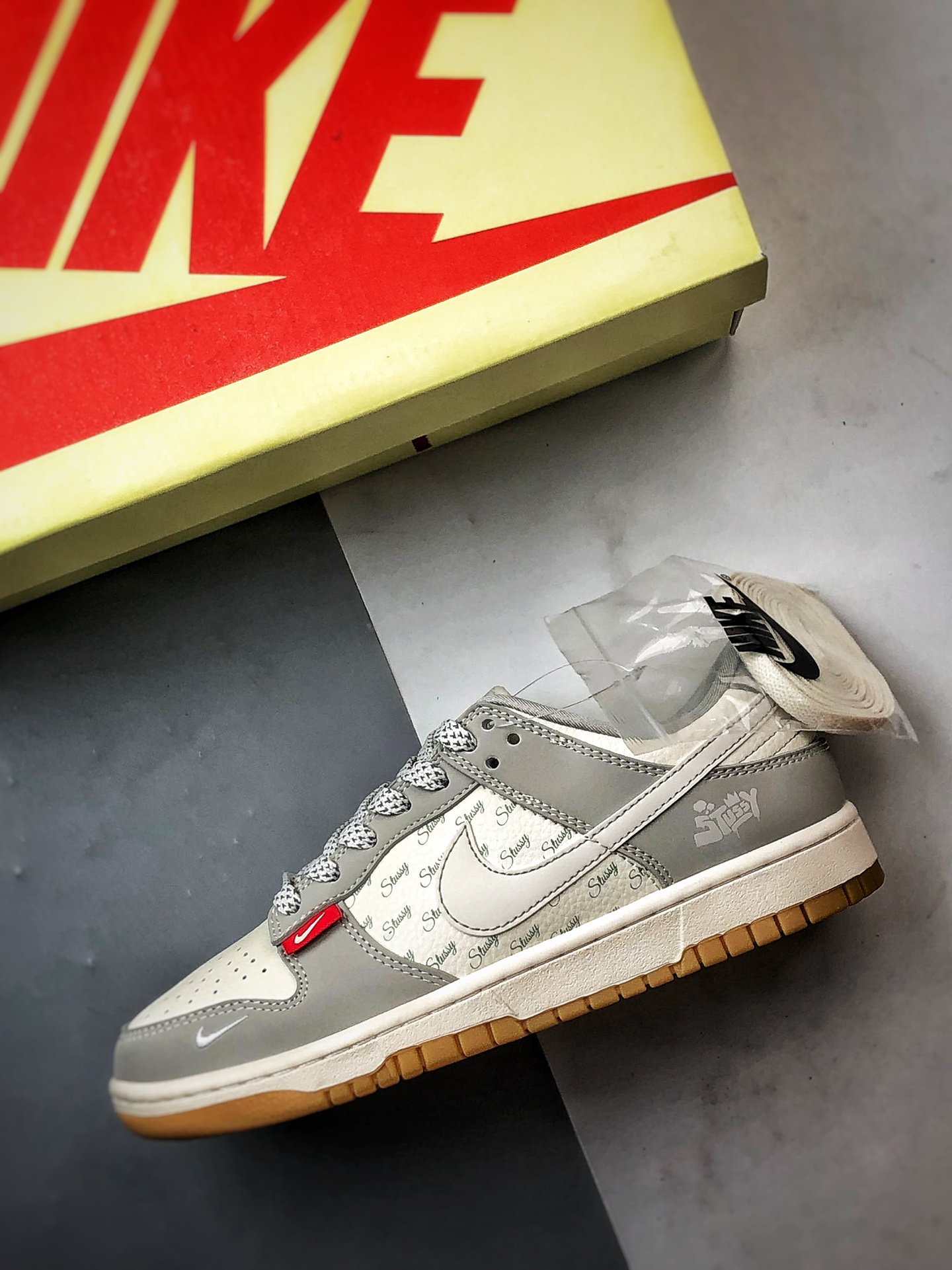290 NK Dunk Low Retro ”DIY高端定制” 斯图西米白灰生胶 低帮休闲运动板鞋 JJ2508-557