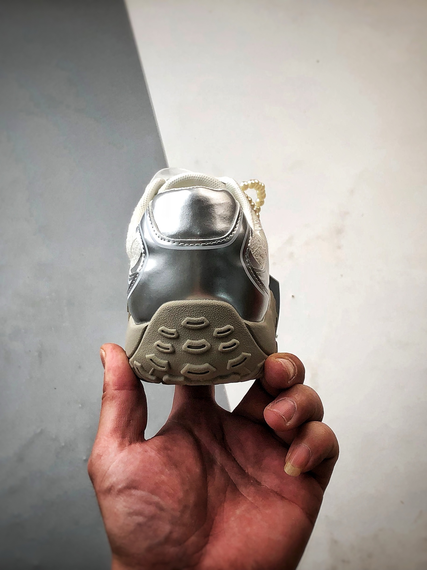 240 GG-CC 月牙底蕾丝珍珠德训鞋 银色 新晋潮流鞋靴品 线下网销热款