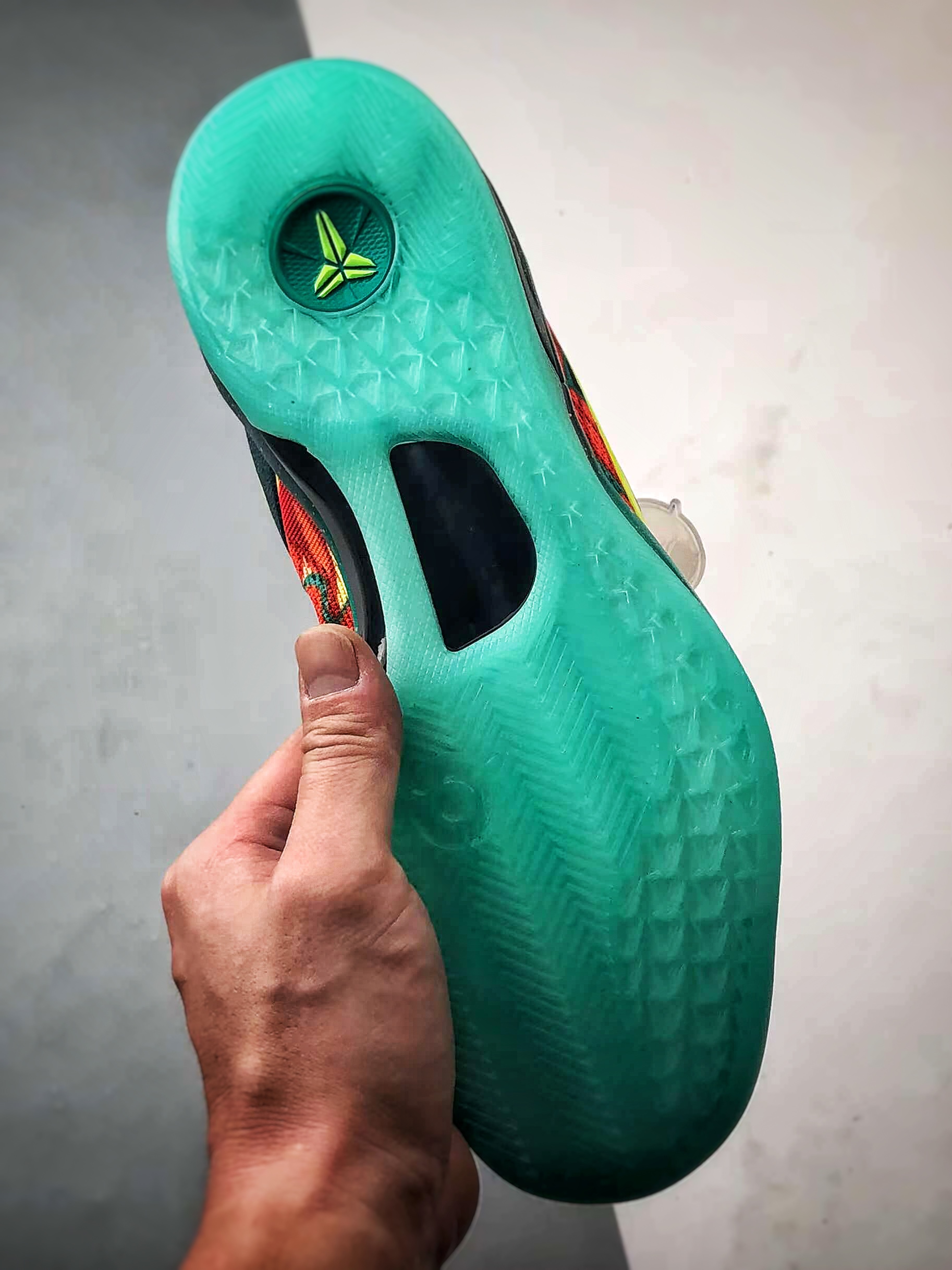 400 NK Kobe 8 What The Kobe (WTK) 鸳鸯 灭世纯原科比8代 橙蓝拼色鸳鸯 HM9621-900