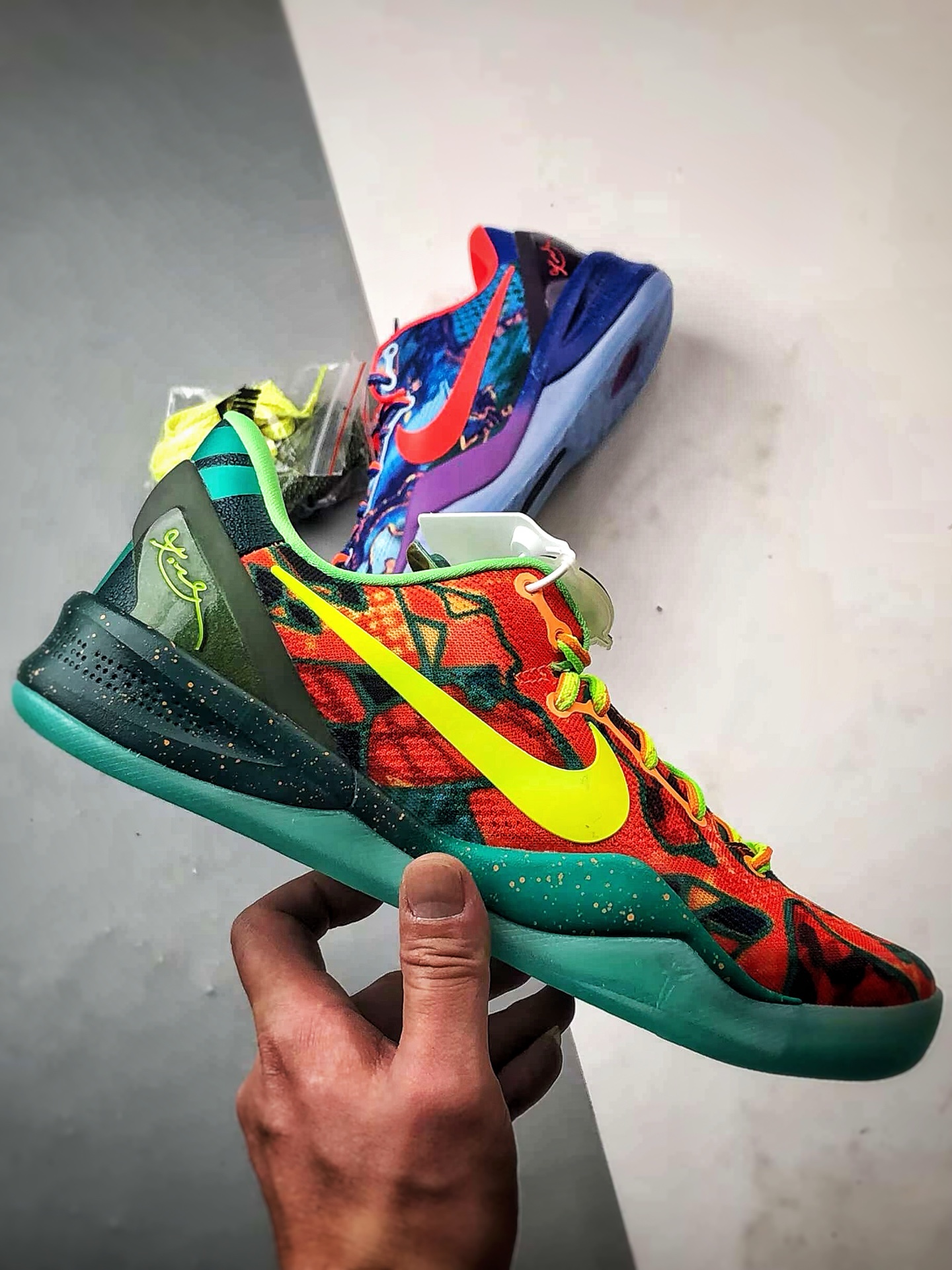 400 NK Kobe 8 What The Kobe (WTK) 鸳鸯 灭世纯原科比8代 橙蓝拼色鸳鸯 HM9621-900