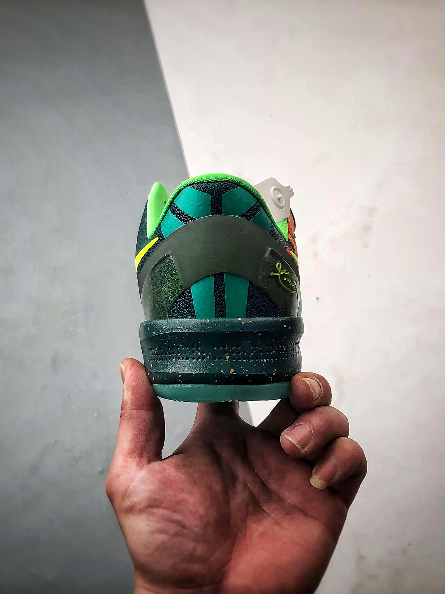 400 NK Kobe 8 What The Kobe (WTK) 鸳鸯 灭世纯原科比8代 橙蓝拼色鸳鸯 HM9621-900