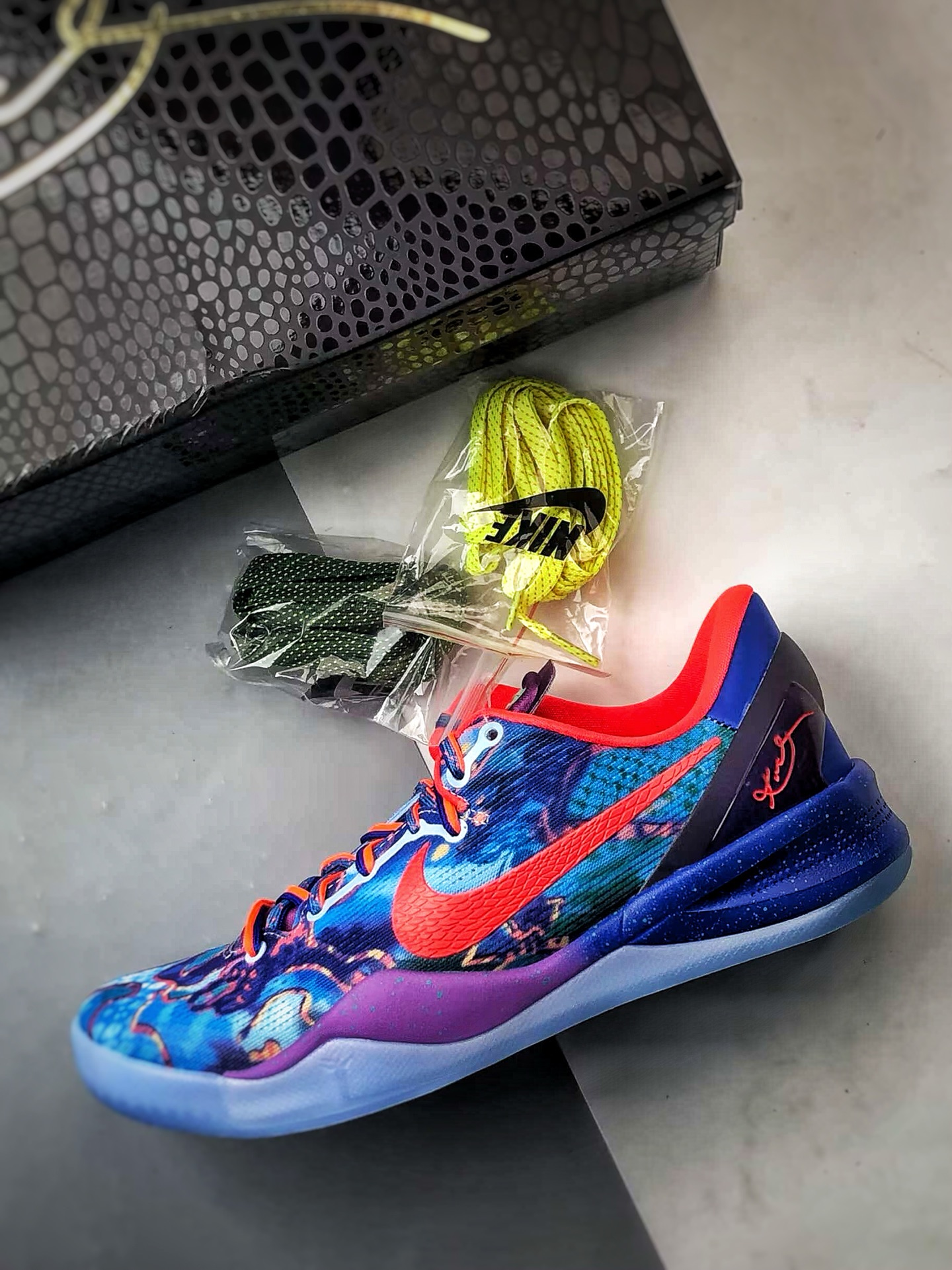 400 NK Kobe 8 What The Kobe (WTK) 鸳鸯 灭世纯原科比8代 橙蓝拼色鸳鸯 HM9621-900