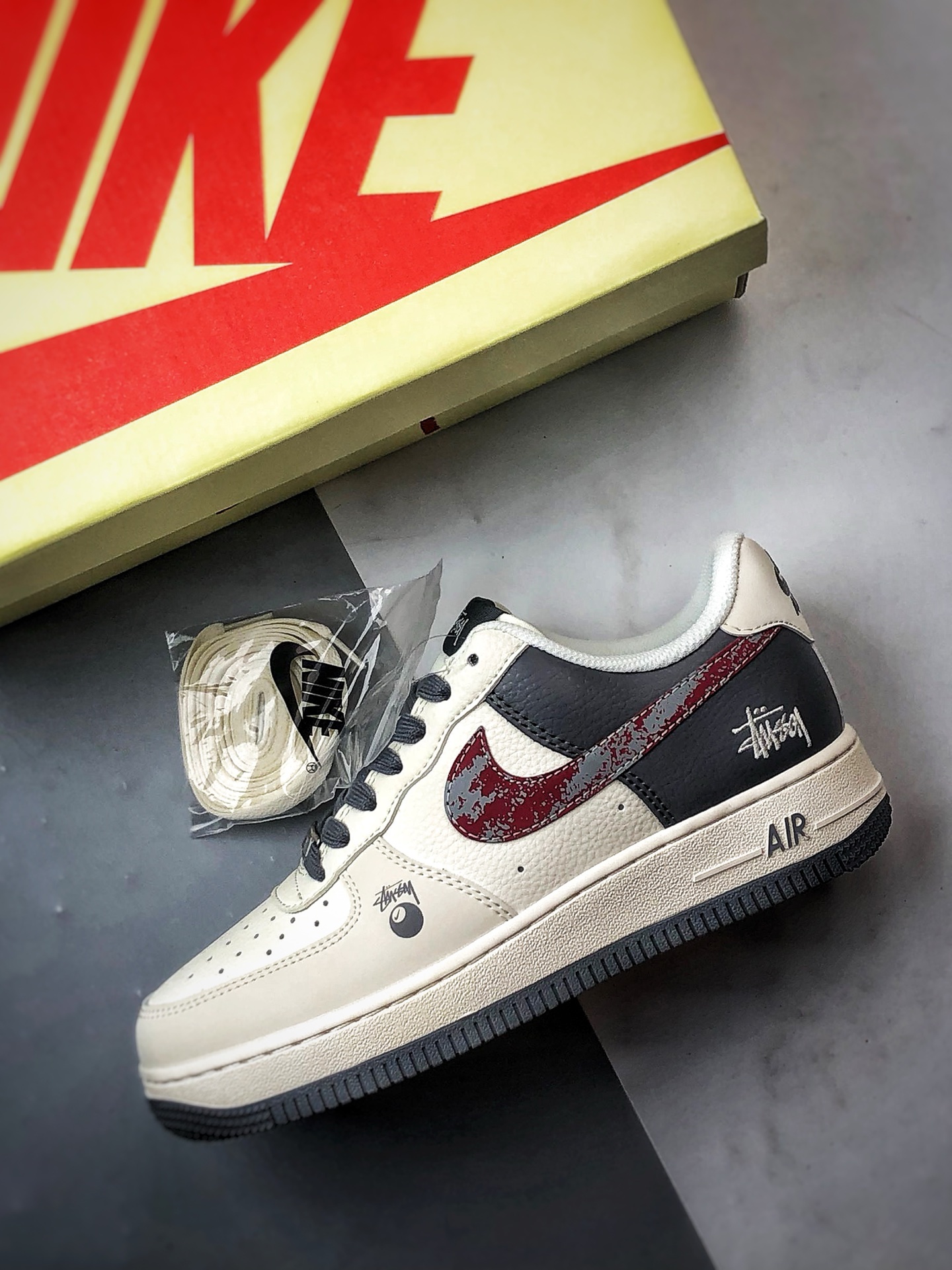 Stussy x Air Force 1 Low 白灰红 XS1958-573