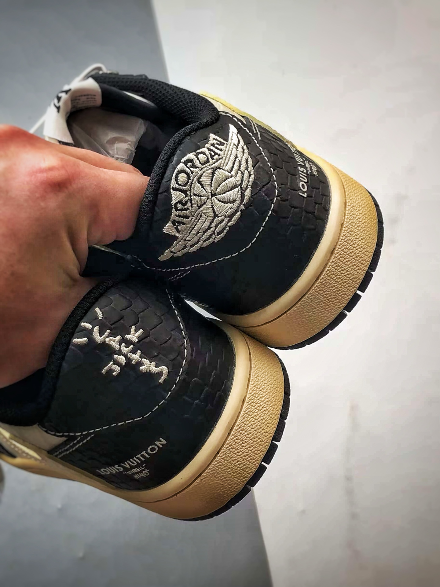 290 Air Jordan 1 Low ”高端定制” LV鳄鱼纹米白黑做旧倒钩 XX3168-152