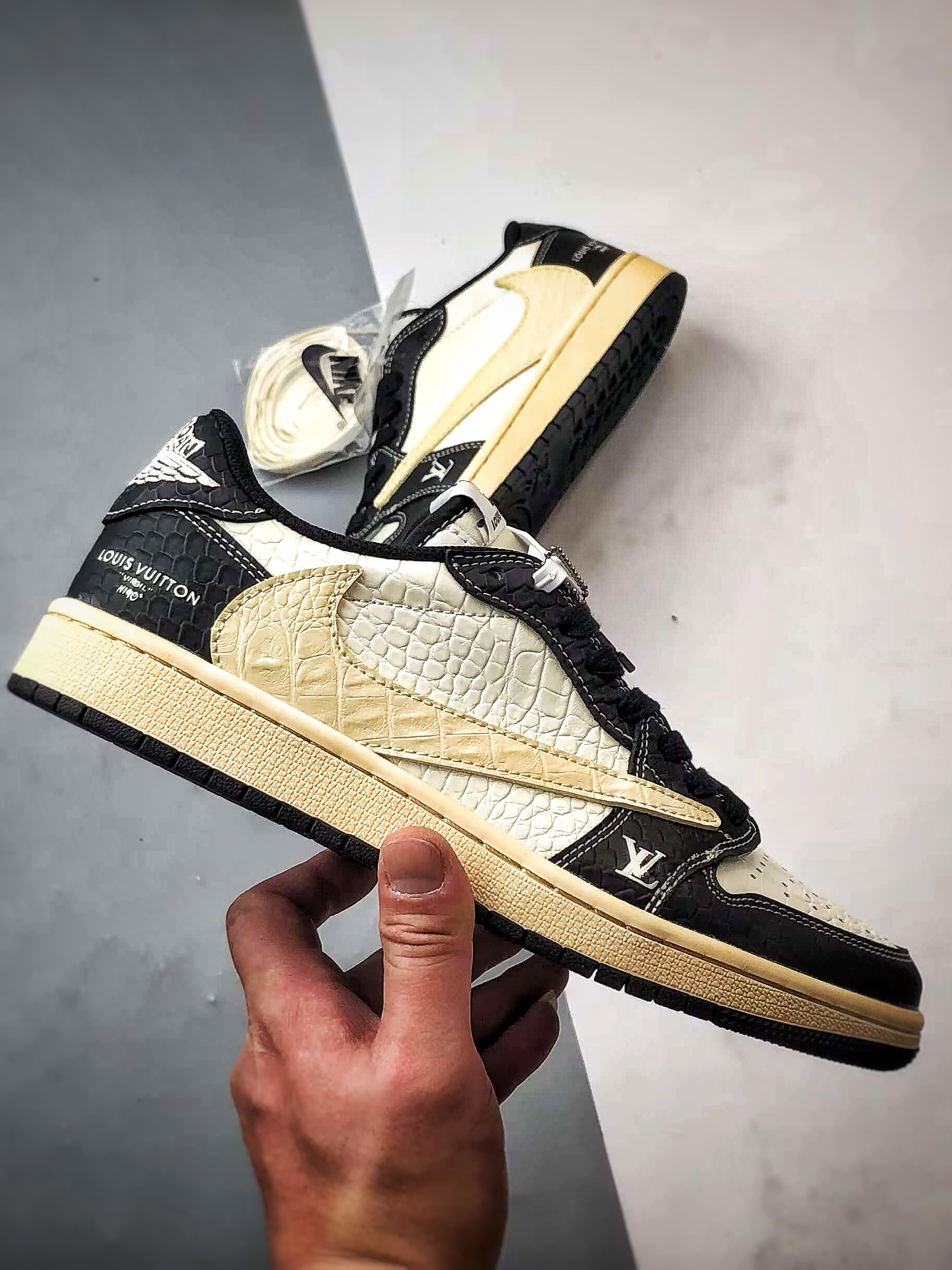 290 Air Jordan 1 Low ”高端定制” LV鳄鱼纹米白黑做旧倒钩 XX3168-152