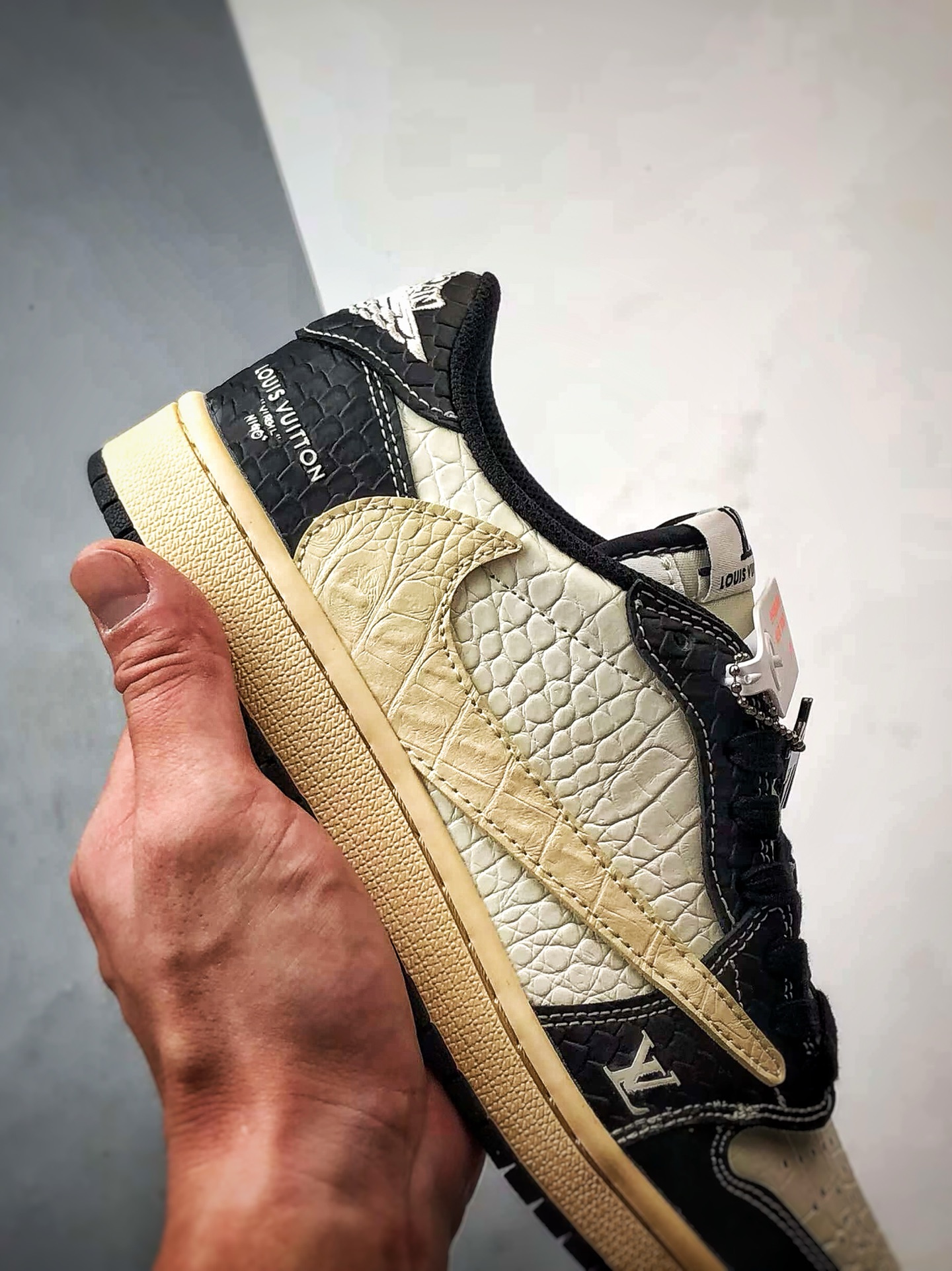 290 Air Jordan 1 Low ”高端定制” LV鳄鱼纹米白黑做旧倒钩 XX3168-152
