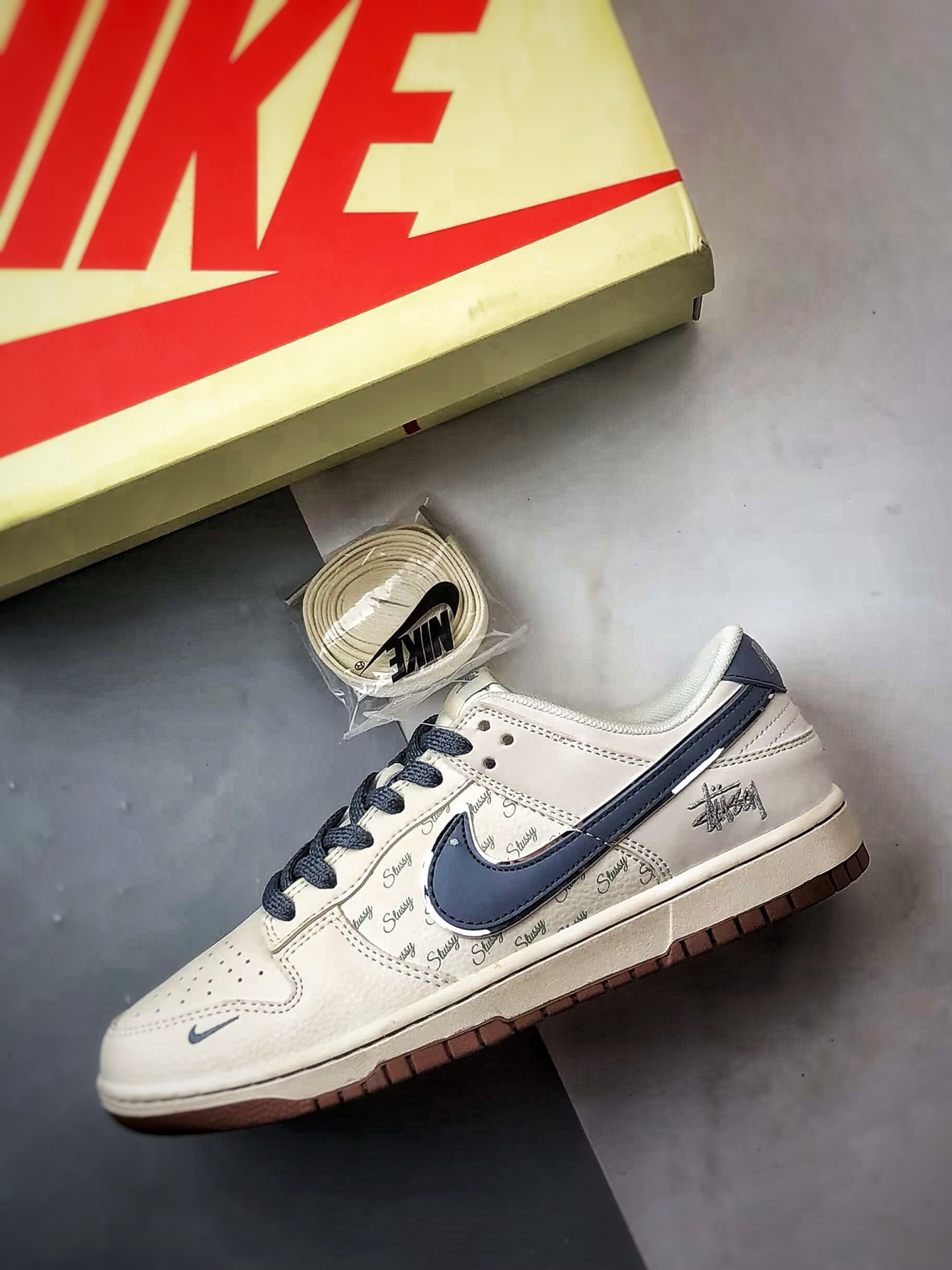 290 NK Dunk Low Retro ”DIY高端定制” 斯图西米白灰蓝钩 低帮休闲运动板鞋 ZH2598-247
