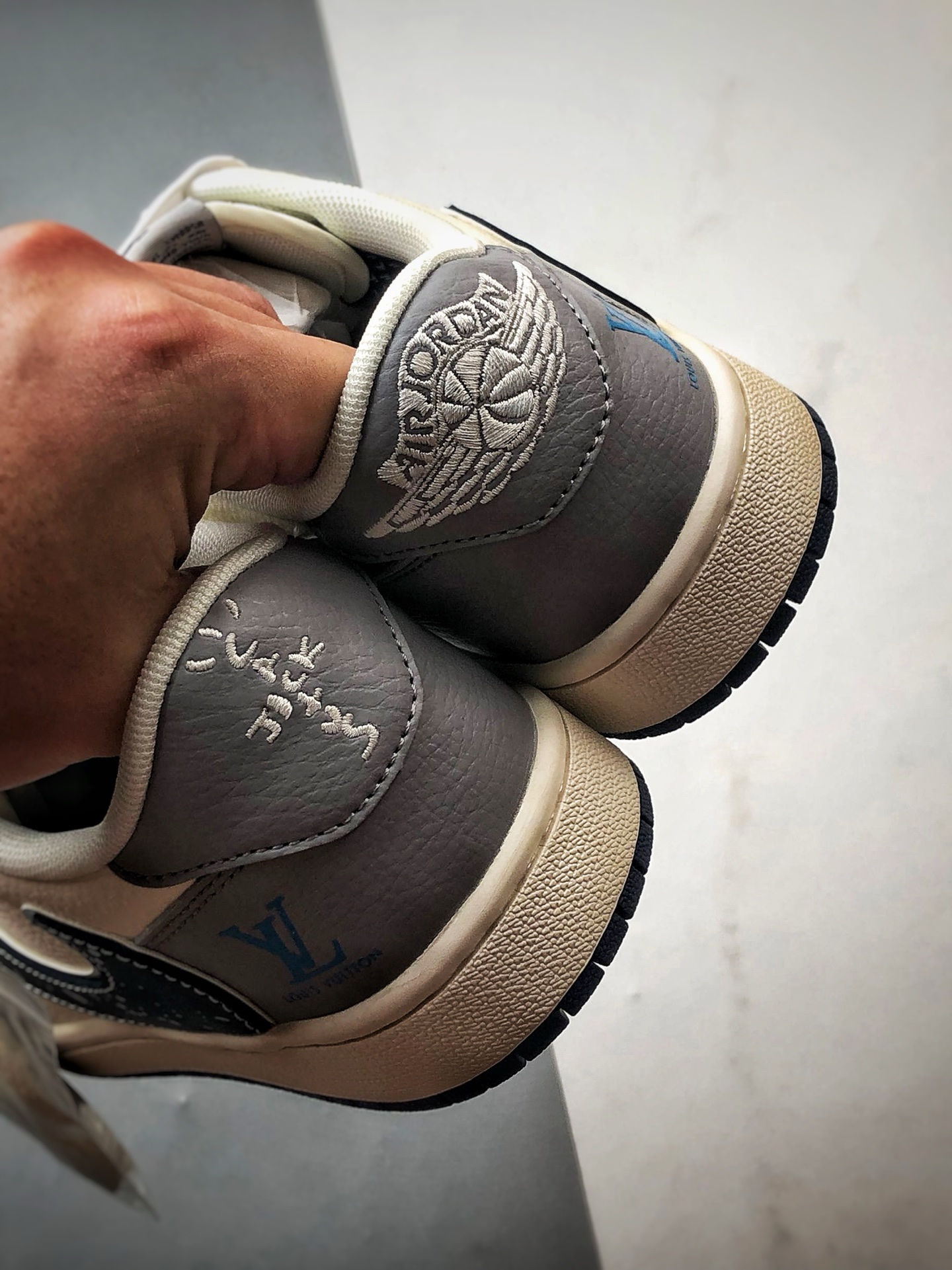Air Jordan 1 Low ”高端定制” LV米灰深蓝雪花倒钩 ZH2598-242