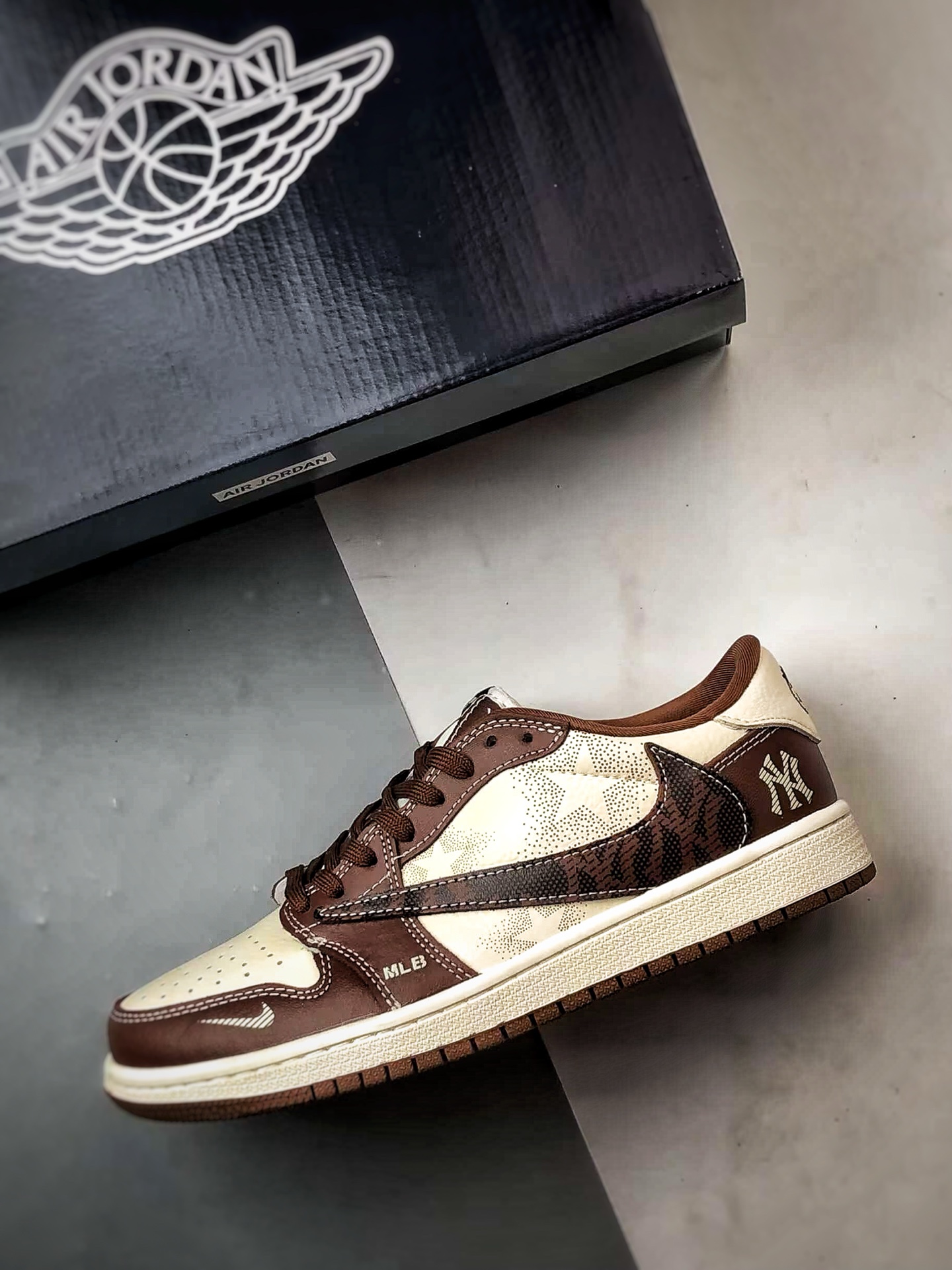 Air Jordan 1 Low ”高端定制” MLB米白棕倒钩 XS2024-014