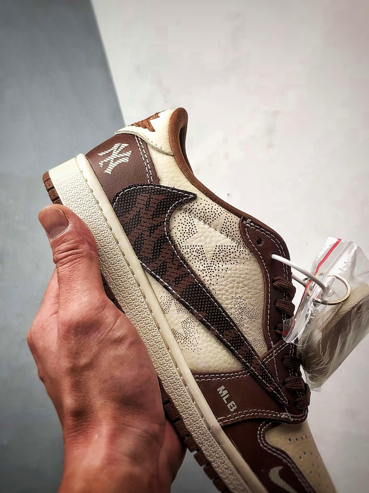 Air Jordan 1 Low ”高端定制” MLB米白棕倒钩 XS2024-014