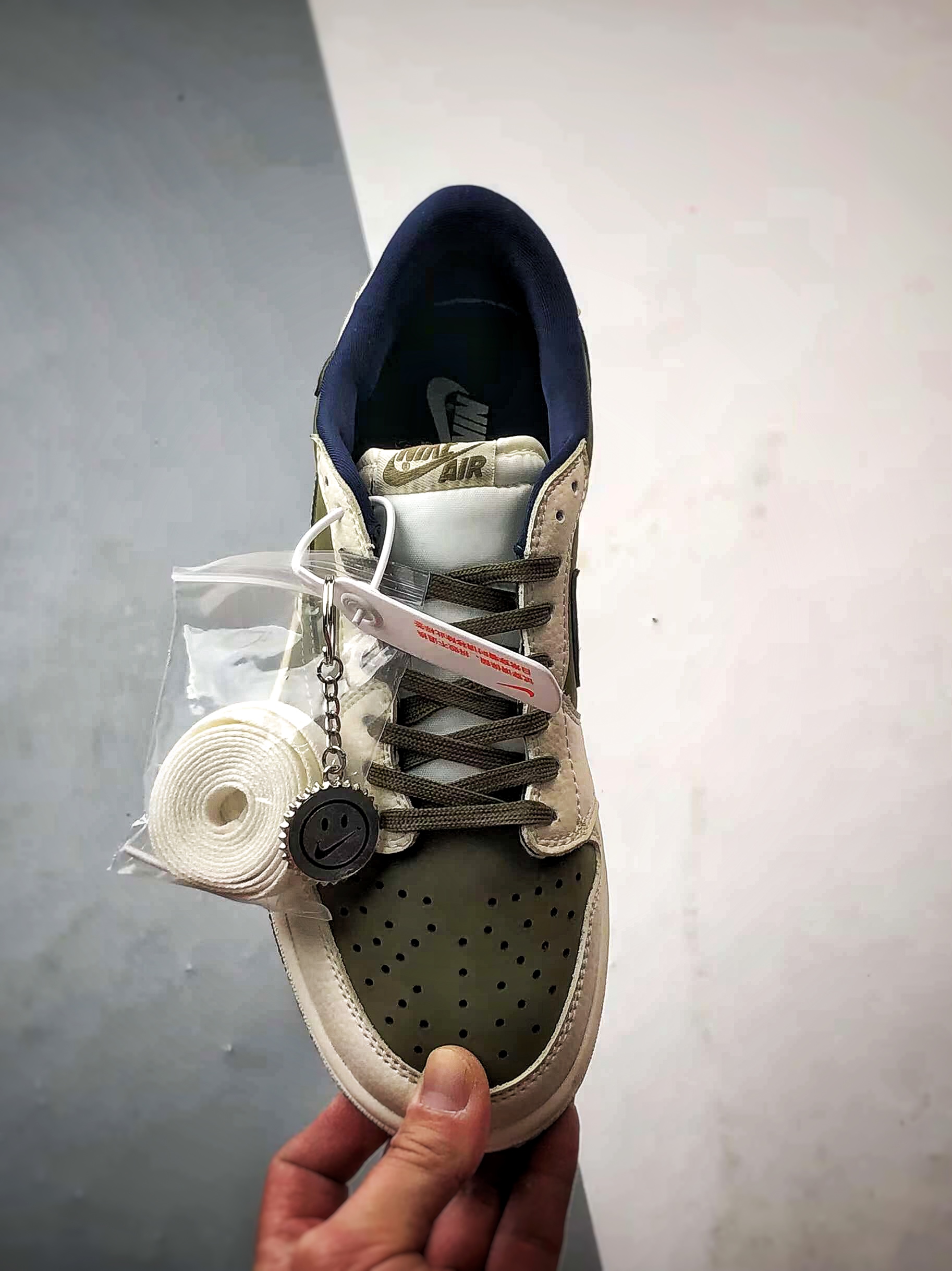 Air Jordan 1 Low ”高端定制” 迪奥米白军绿倒钩 LD2025-008