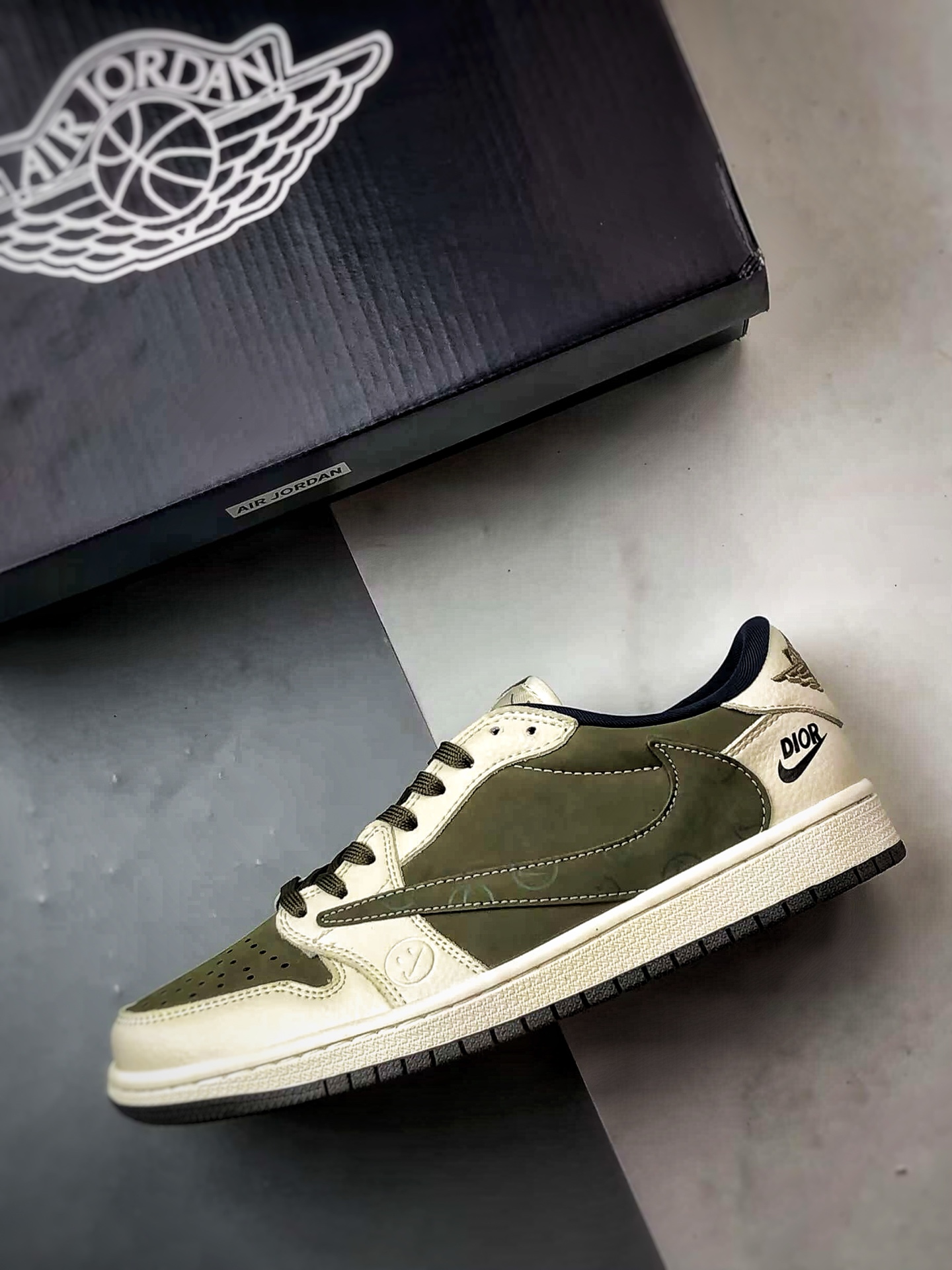 Air Jordan 1 Low ”高端定制” 迪奥米白军绿倒钩 LD2025-008