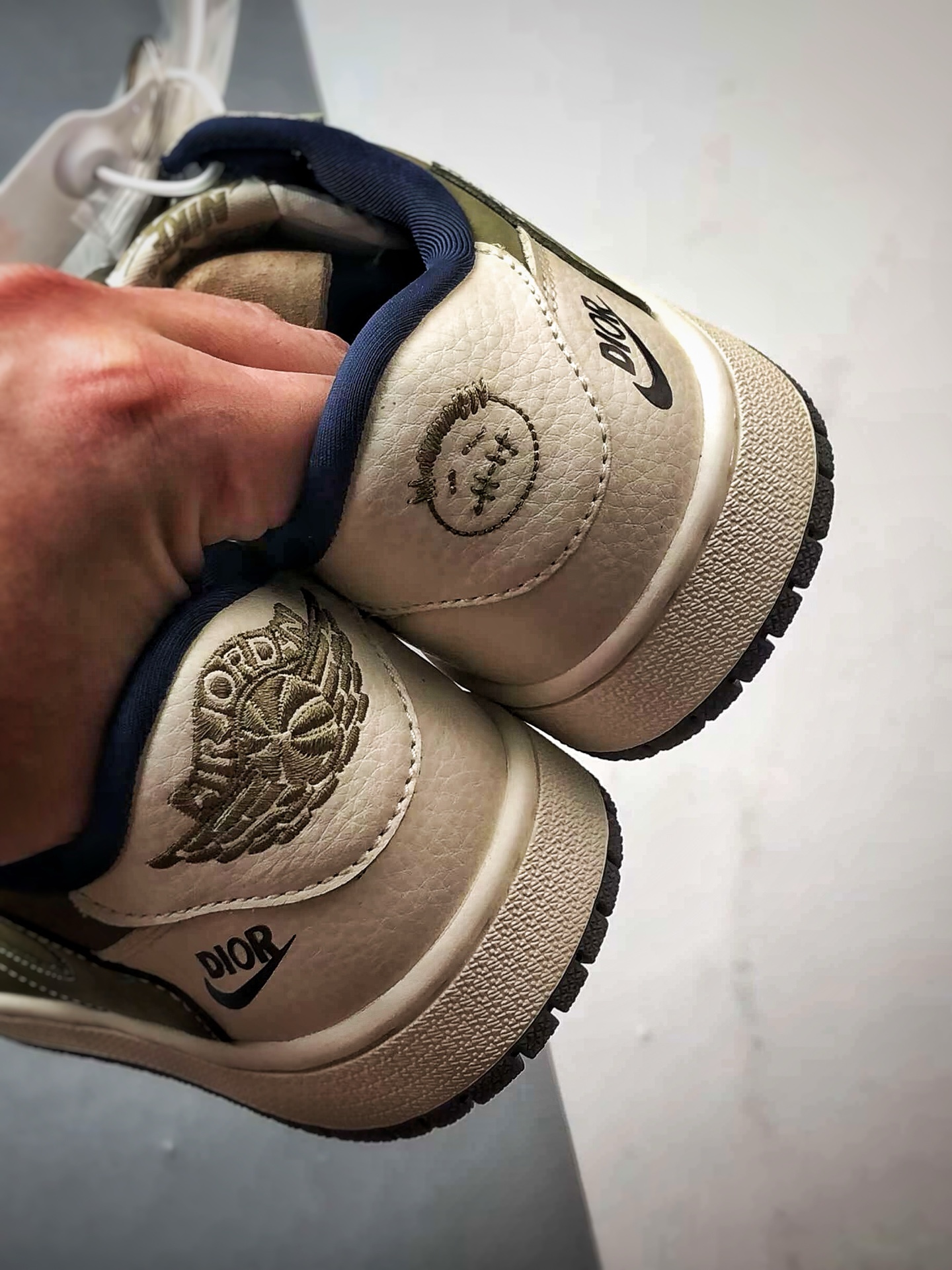 Air Jordan 1 Low ”高端定制” 迪奥米白军绿倒钩 LD2025-008