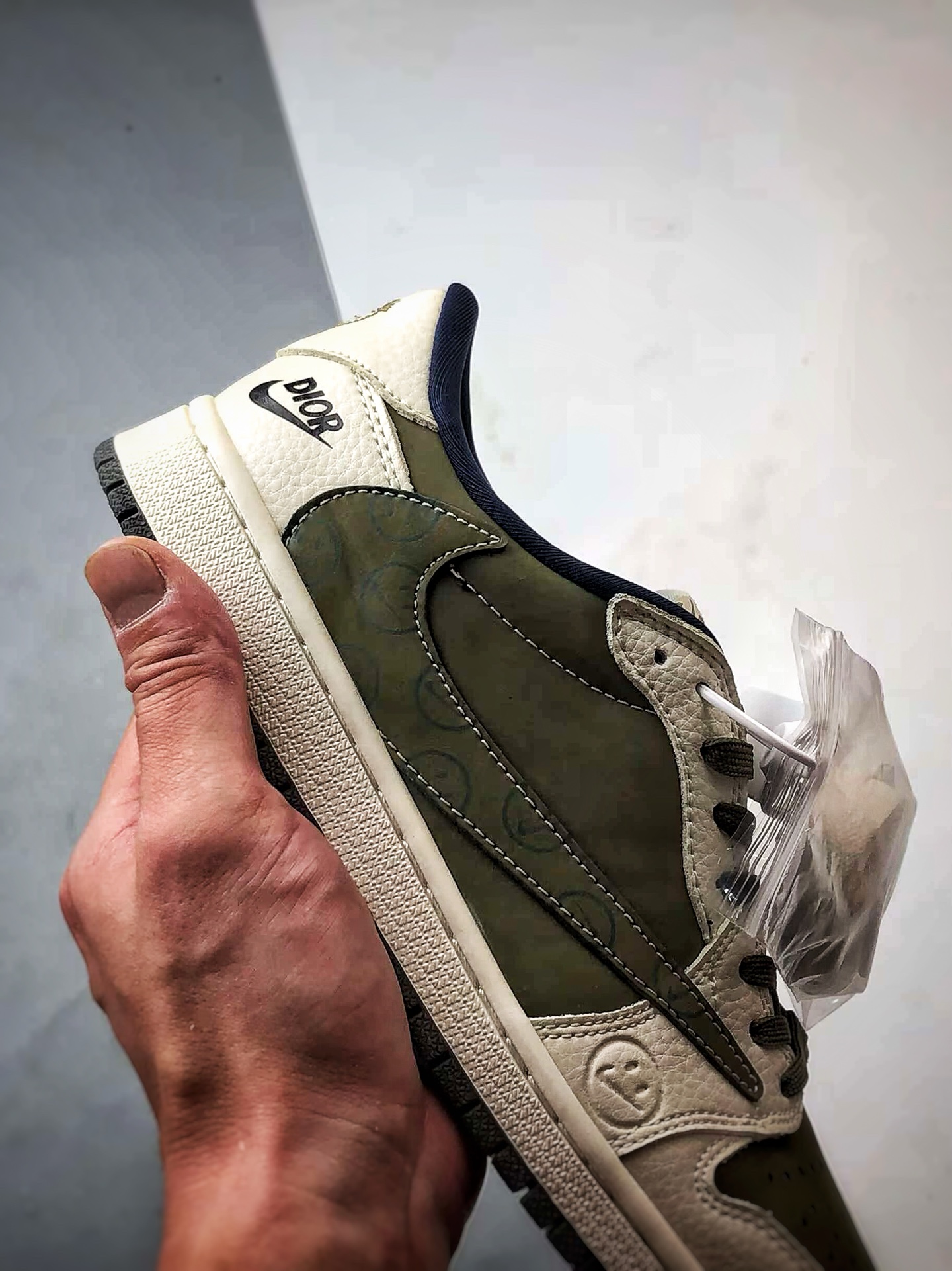 Air Jordan 1 Low ”高端定制” 迪奥米白军绿倒钩 LD2025-008