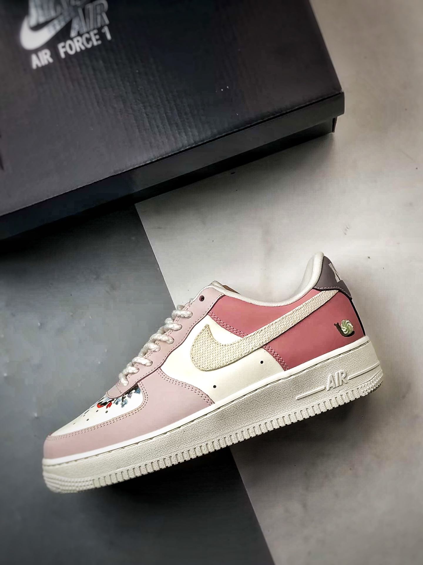 Air Force 1 '07 Low 粉白 IB8874-111