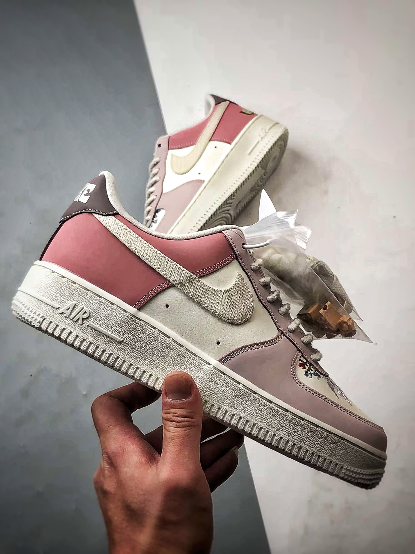 Air Force 1 '07 Low 粉白 IB8874-111