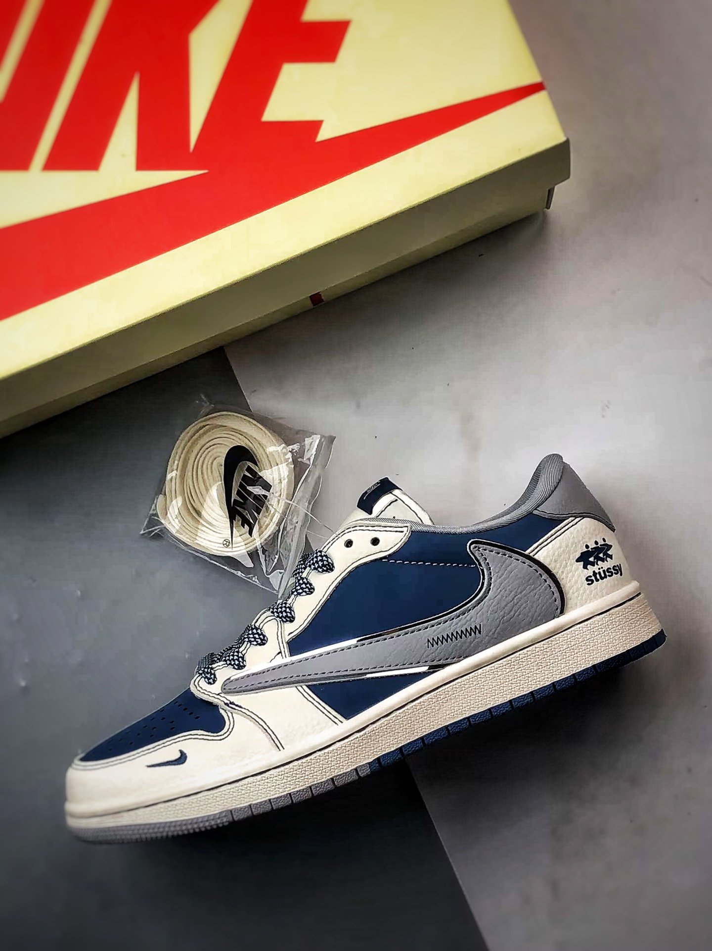 Air Jordan 1 Low ”高端定制” 斯图西米蓝灰倒钩 ZH2598-245