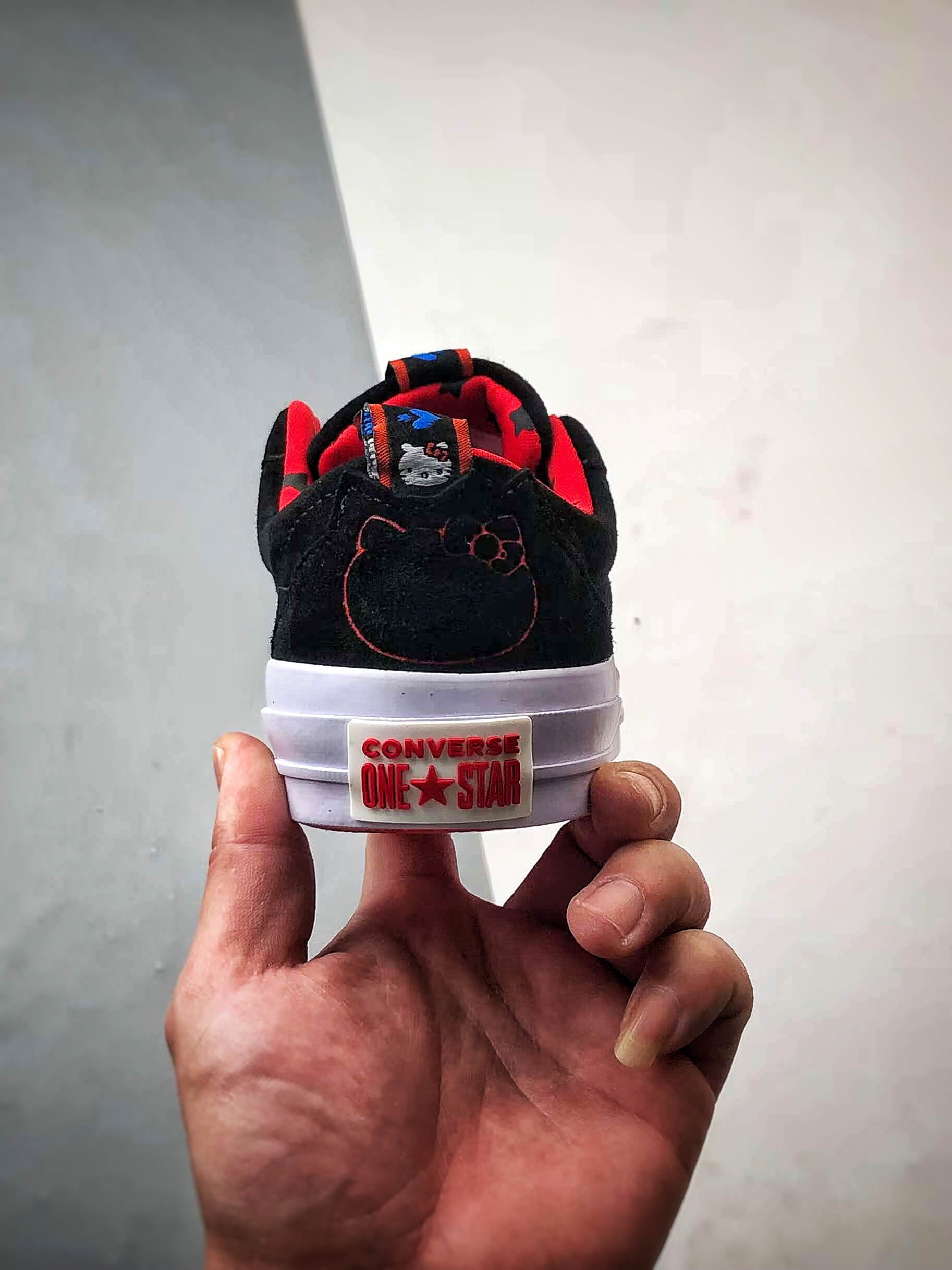 Converse x Hello Kitty 联名 结合经典的One Star鞋款 163904C