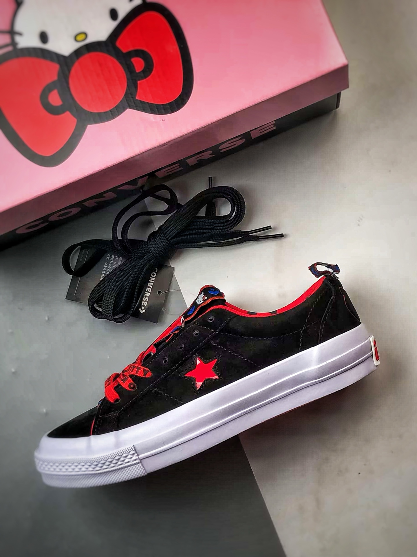 Converse x Hello Kitty 联名 结合经典的One Star鞋款 163904C