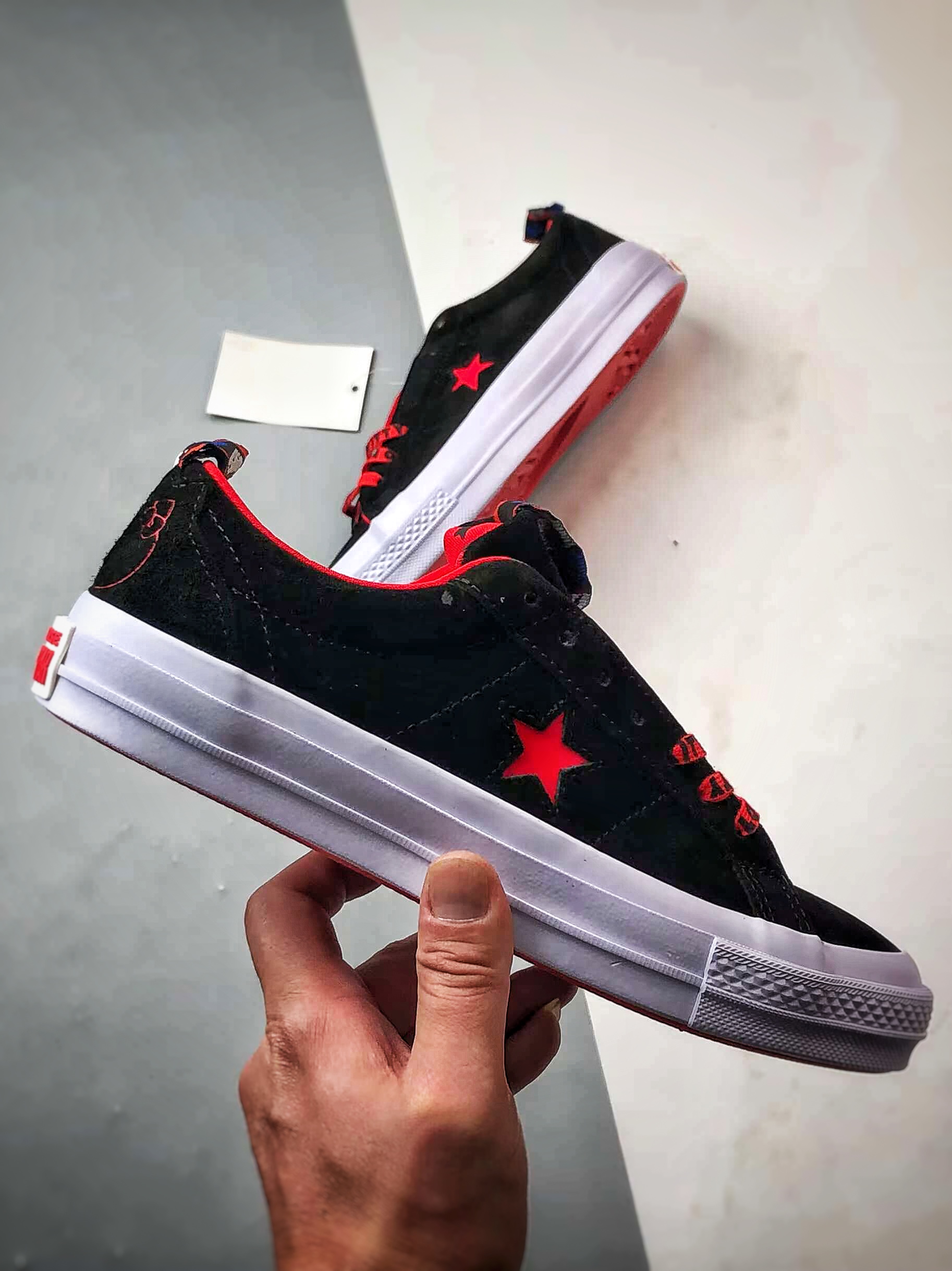 Converse x Hello Kitty 联名 结合经典的One Star鞋款 163904C