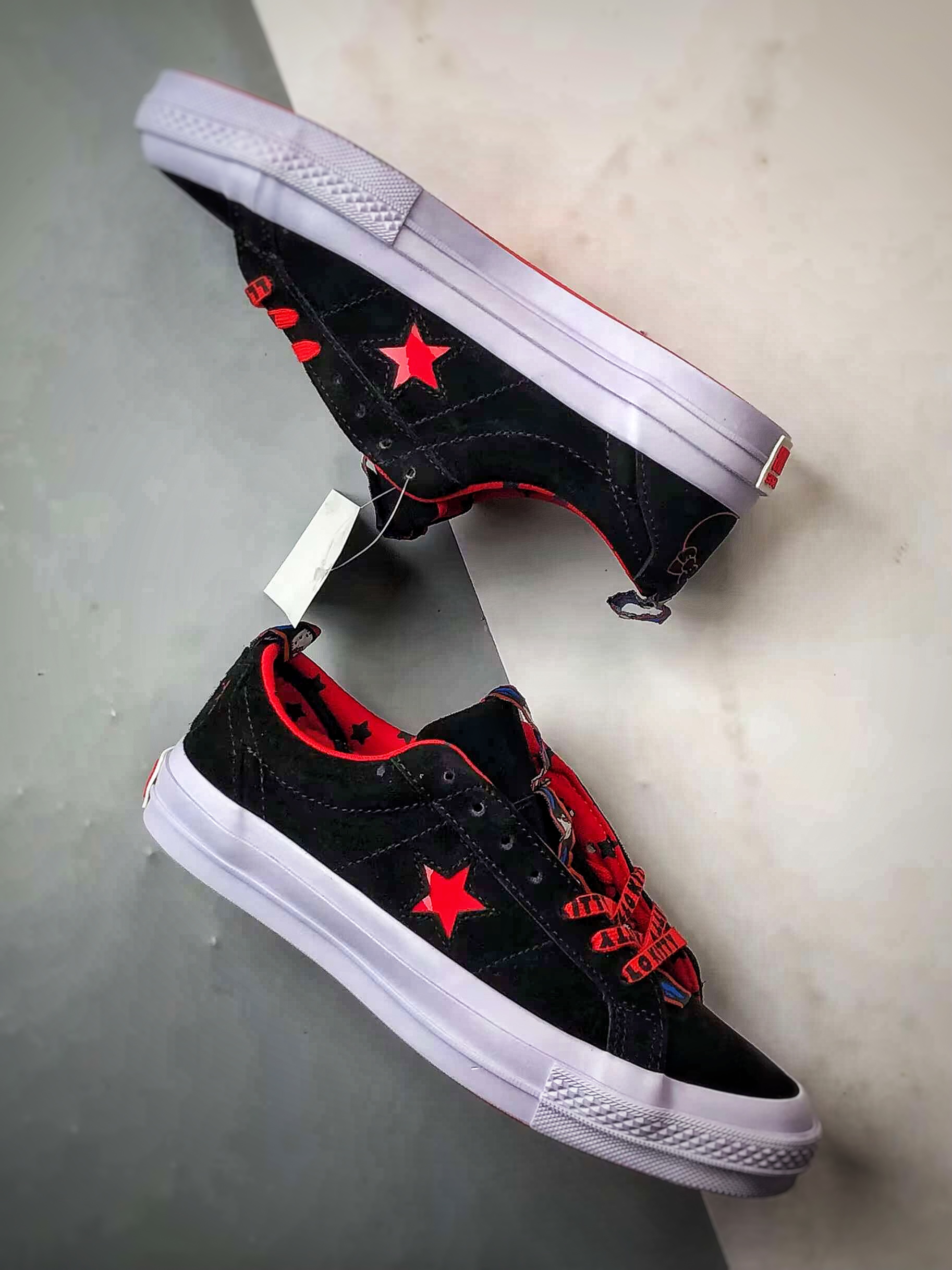 Converse x Hello Kitty 联名 结合经典的One Star鞋款 163904C