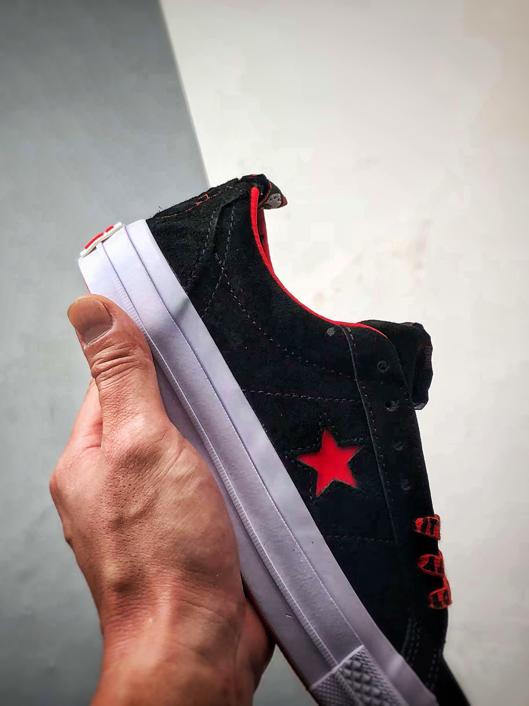 Converse x Hello Kitty 联名 结合经典的One Star鞋款 163904C