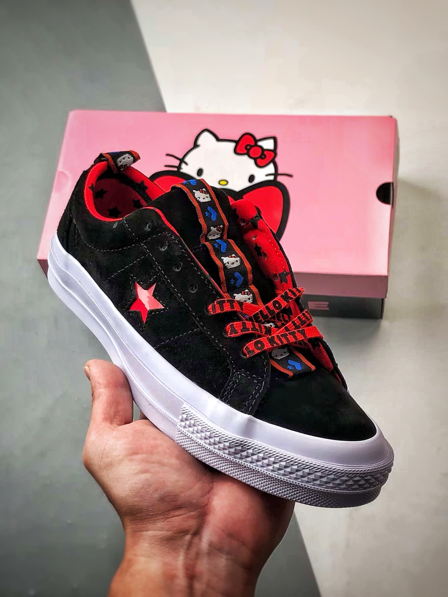 Converse x Hello Kitty 联名 结合经典的One Star鞋款 163904C