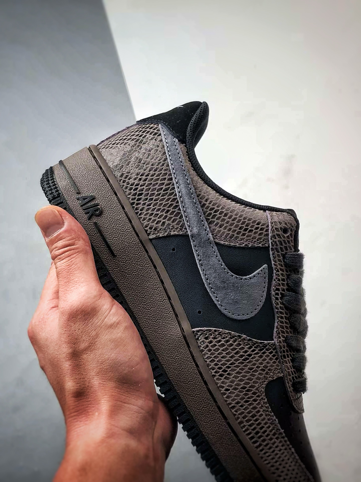 Air Force 1 Low 黑灰蛇纹 HF2898-001
