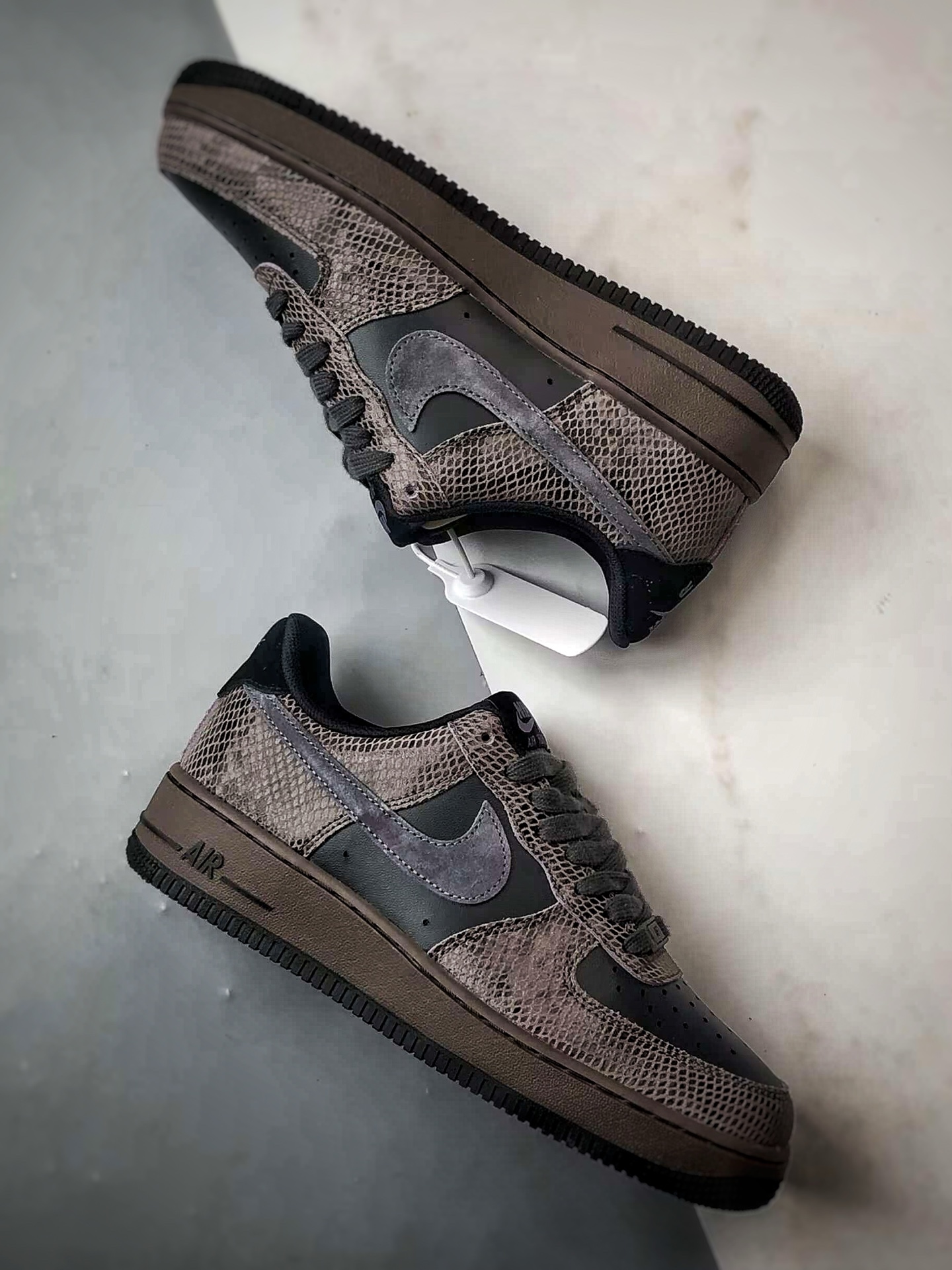 Air Force 1 Low 黑灰蛇纹 HF2898-001