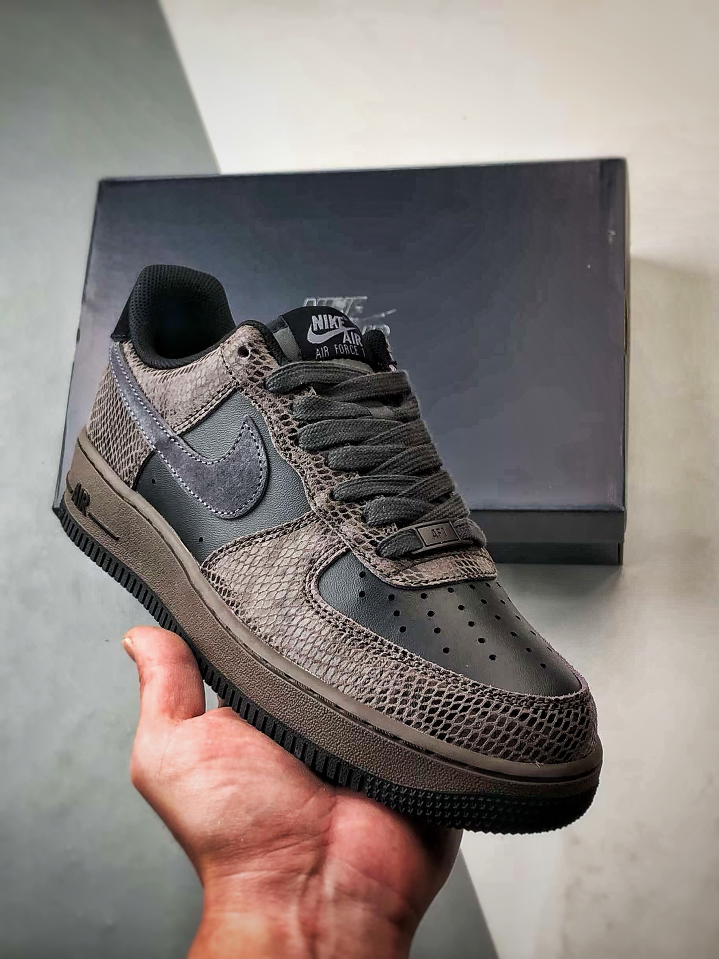 Air Force 1 Low 黑灰蛇纹 HF2898-001