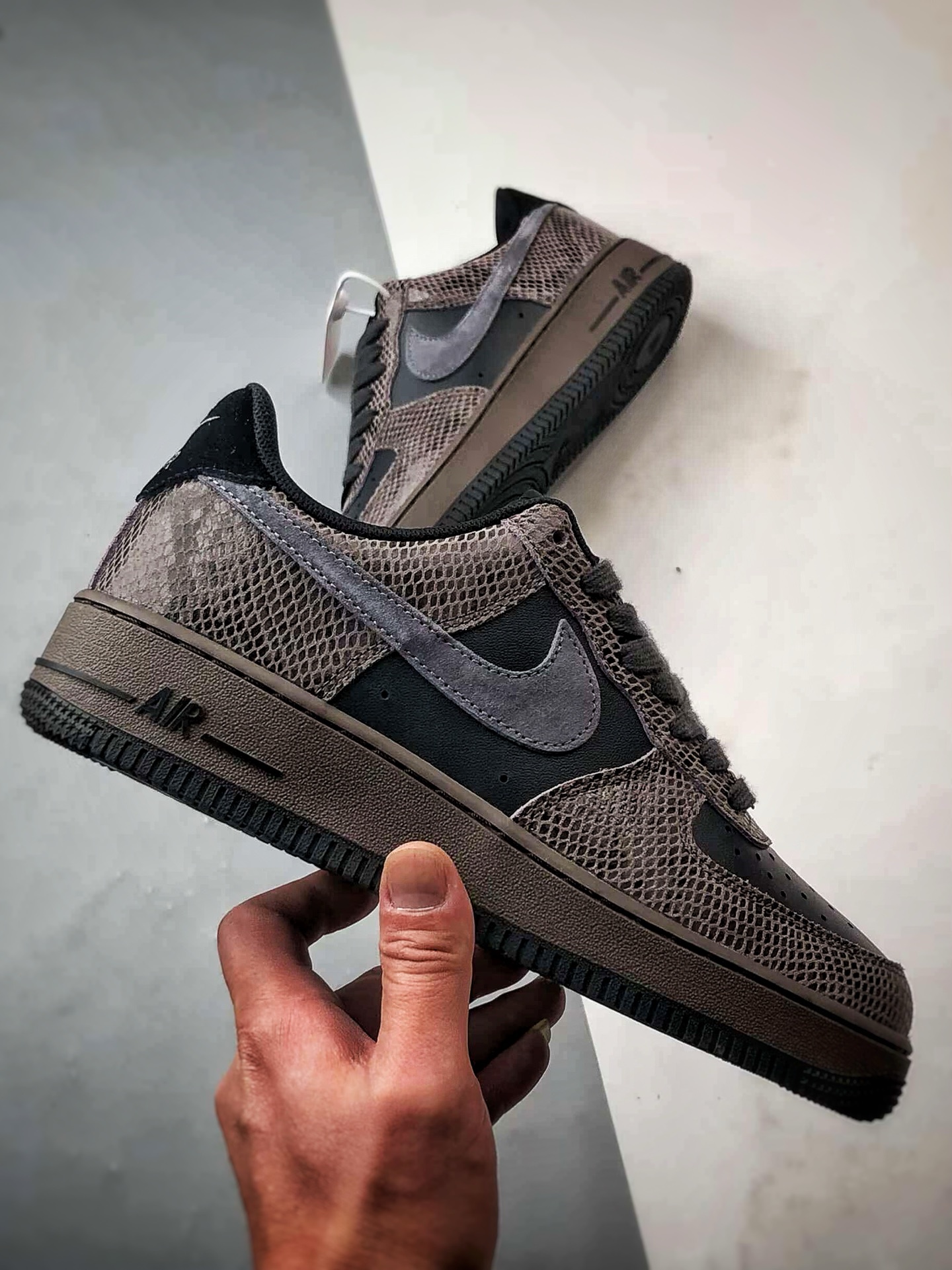 Air Force 1 Low 黑灰蛇纹 HF2898-001