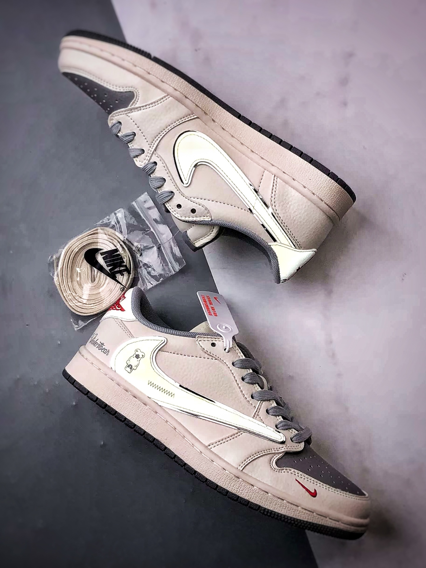 Air Jordan 1 Low ”高端定制” 暴力熊米白灰倒钩 XS7089-527