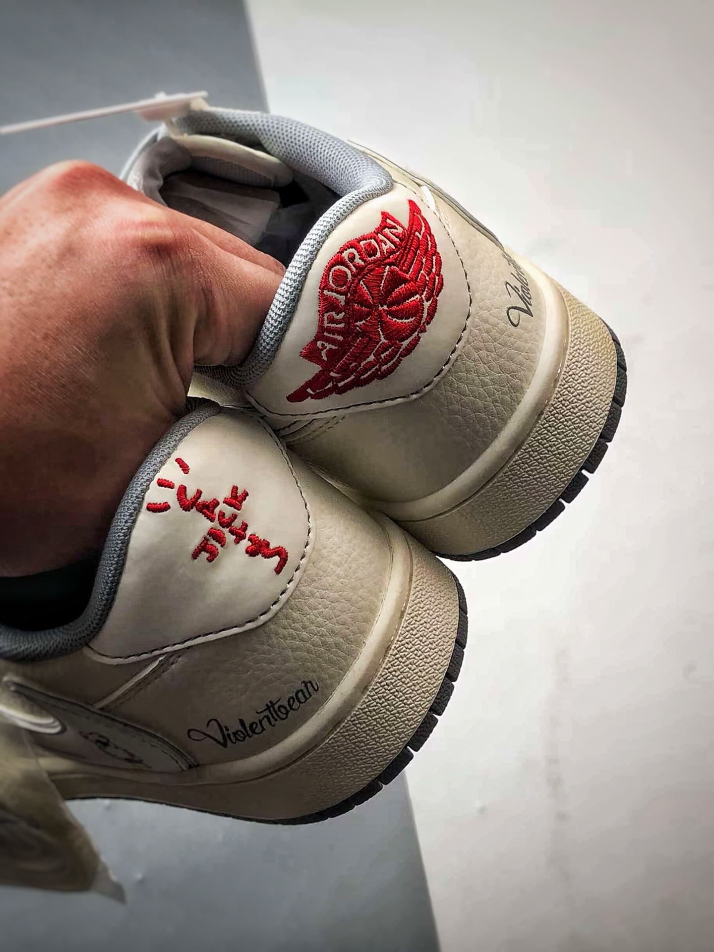 Air Jordan 1 Low ”高端定制” 暴力熊米白灰倒钩 XS7089-527