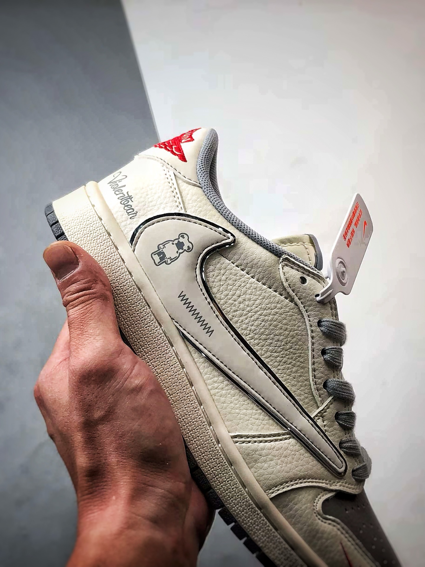 Air Jordan 1 Low ”高端定制” 暴力熊米白灰倒钩 XS7089-527