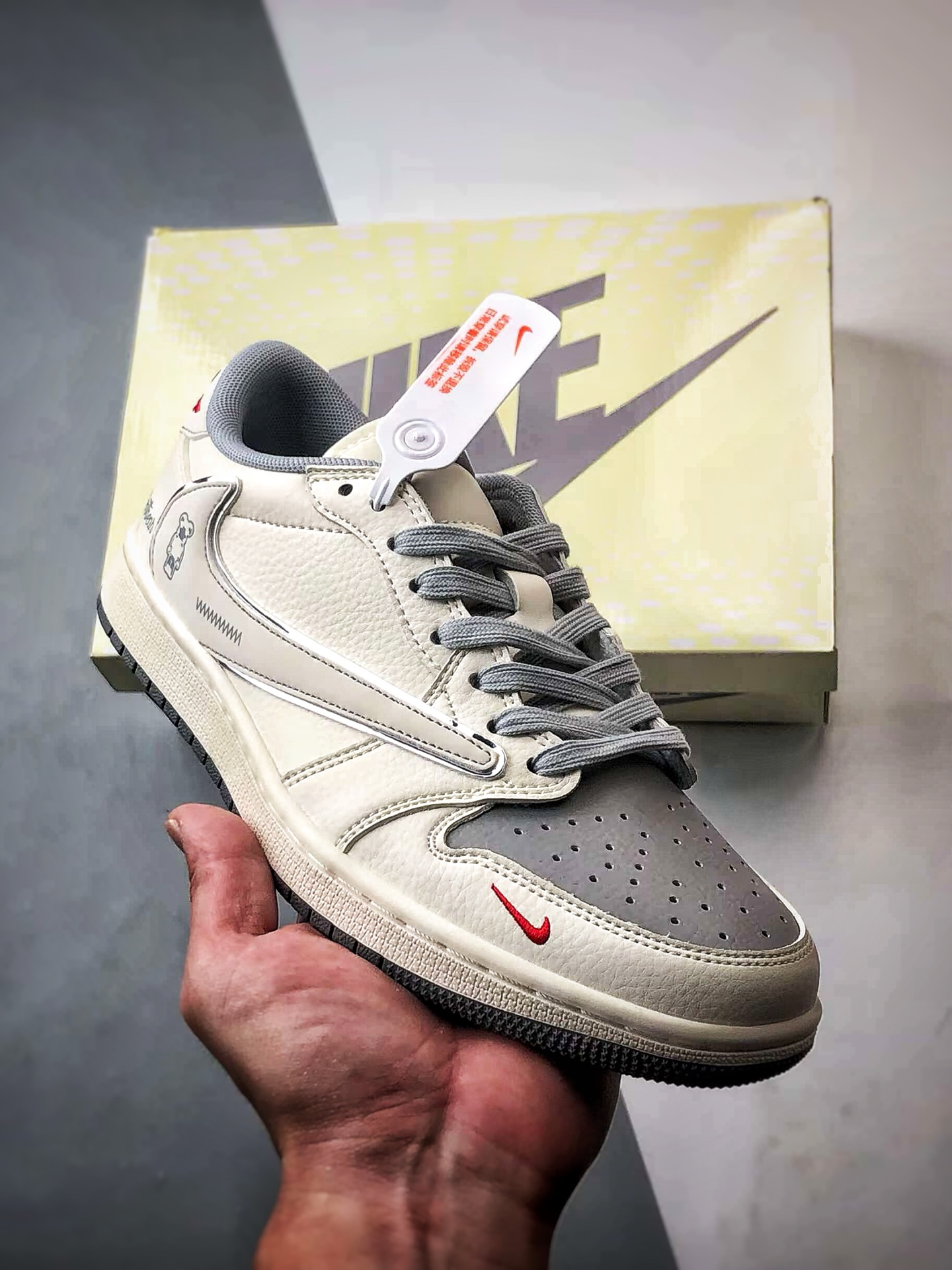 Air Jordan 1 Low ”高端定制” 暴力熊米白灰倒钩 XS7089-527