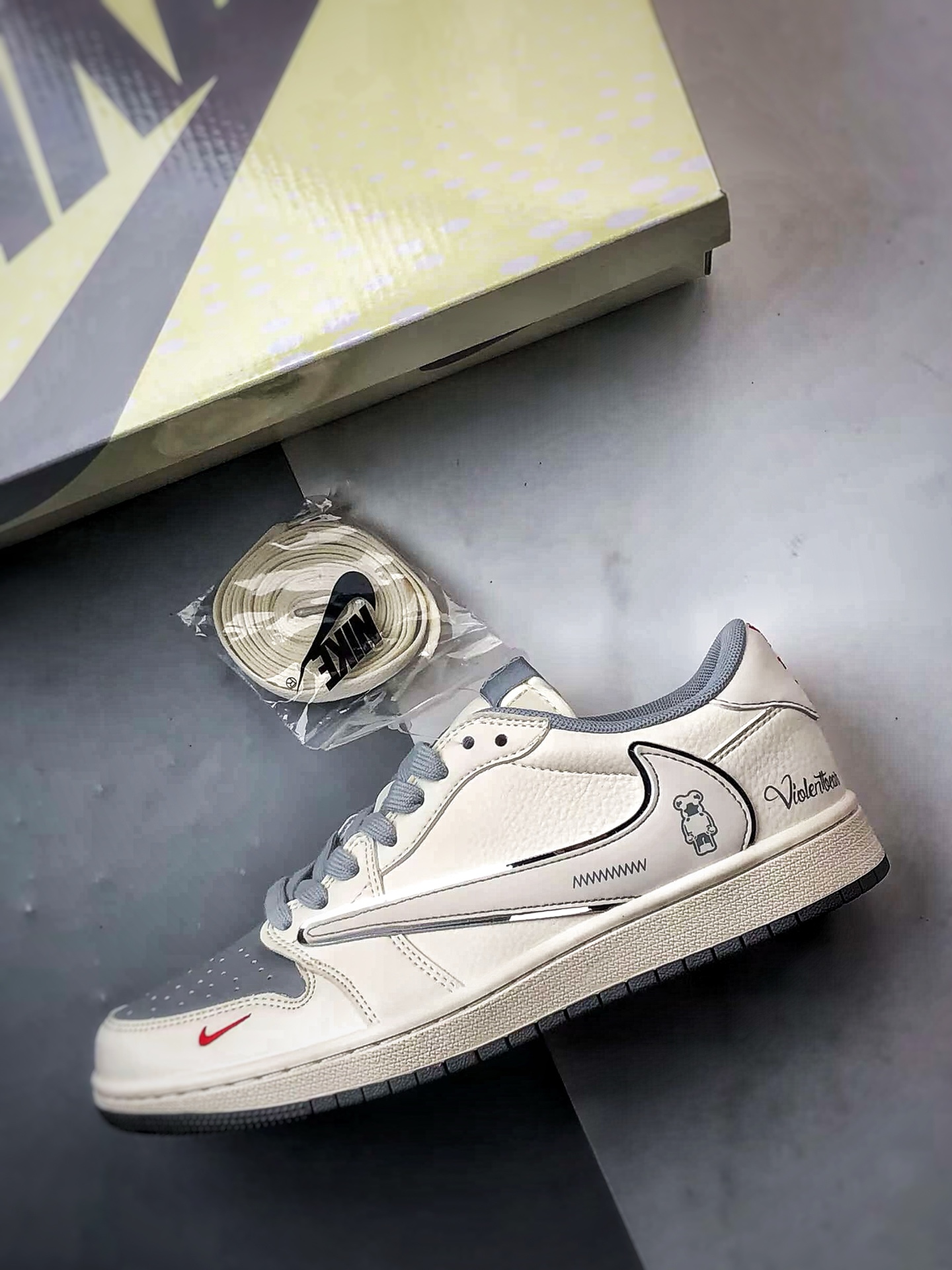 Air Jordan 1 Low ”高端定制” 暴力熊米白灰倒钩 XS7089-527
