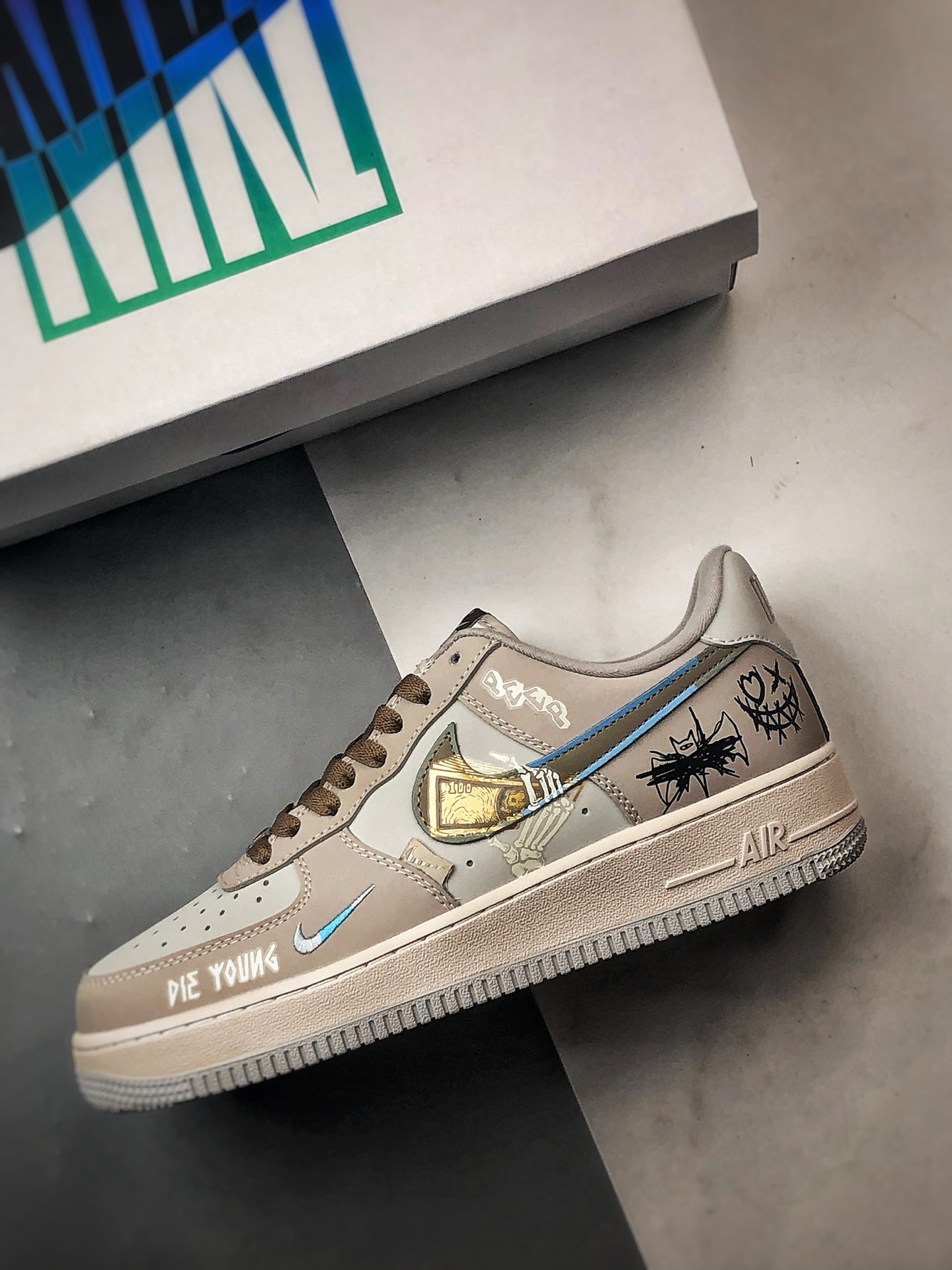 280 Air Force 1 '07 Low 蝙蝠侠涂鸦 XL2321-111