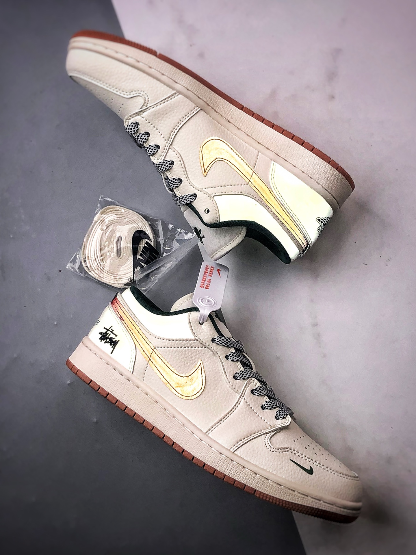 Air Jordan 1 Low OG ”高端定制” 斯图西白红绿 XS6086-560