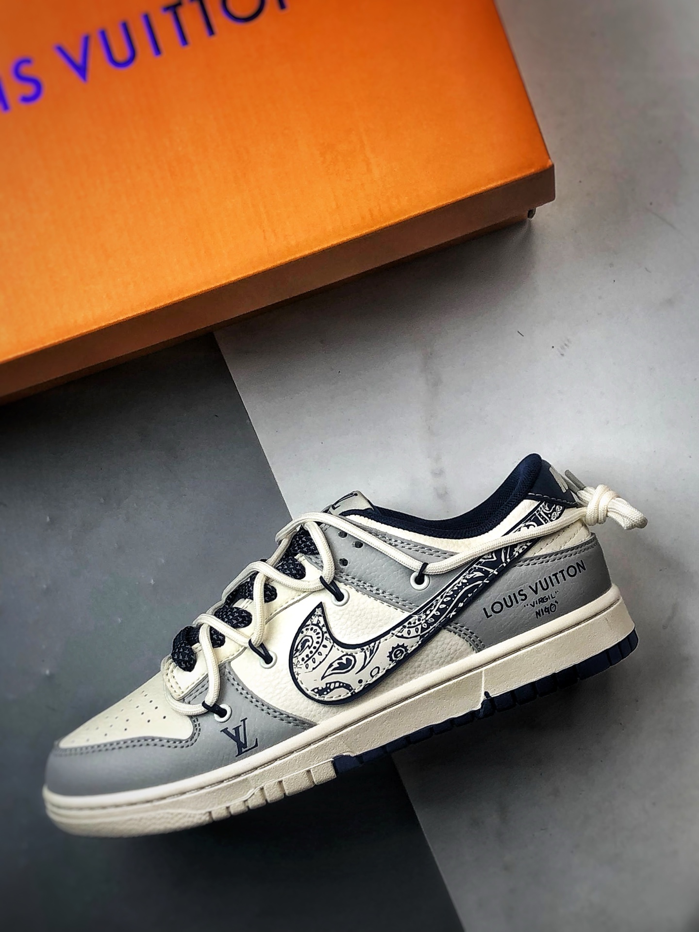 330 NK Dunk Low Retro ”DIY高端定制” LV白灰藏蓝解构 低帮休闲运动板鞋 DM6868-074