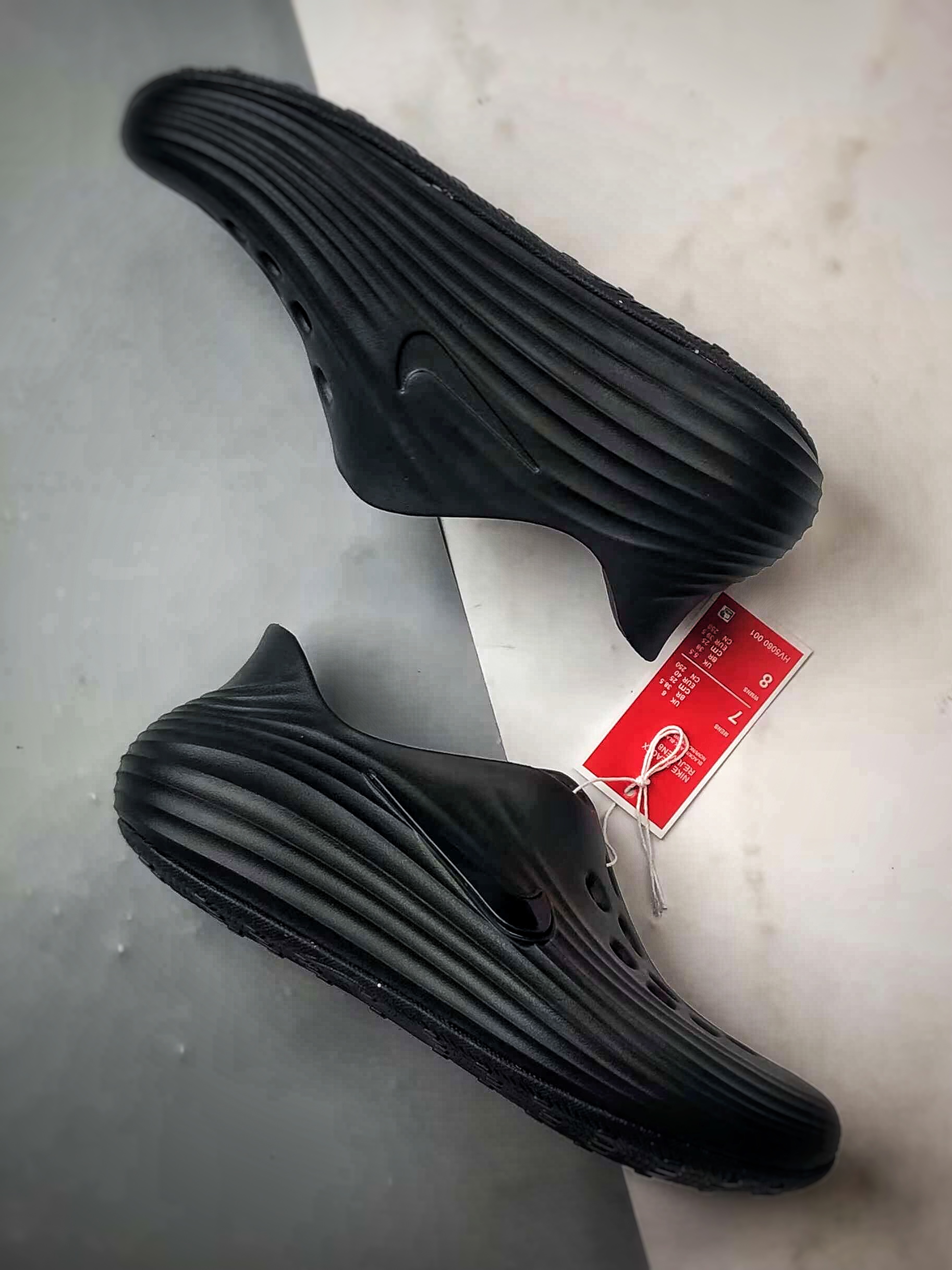 120 NK ReactX Rejuven8 黑色 时尚舒适泡棉波浪洞洞鞋 HV5060-001